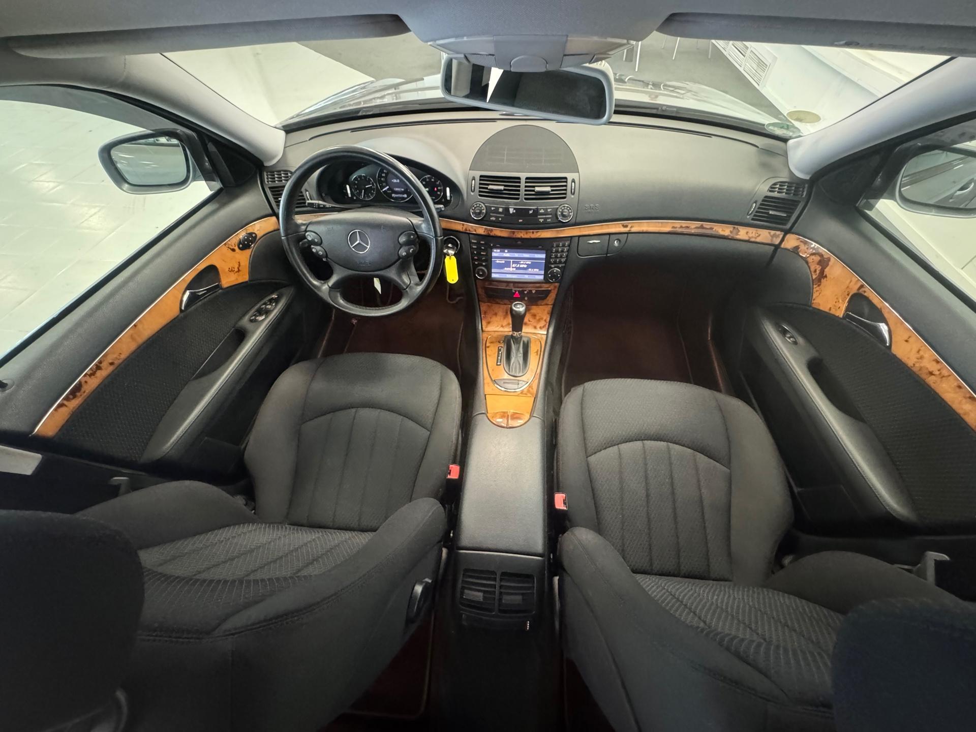 Foto van Mercedes-Benz E 230
