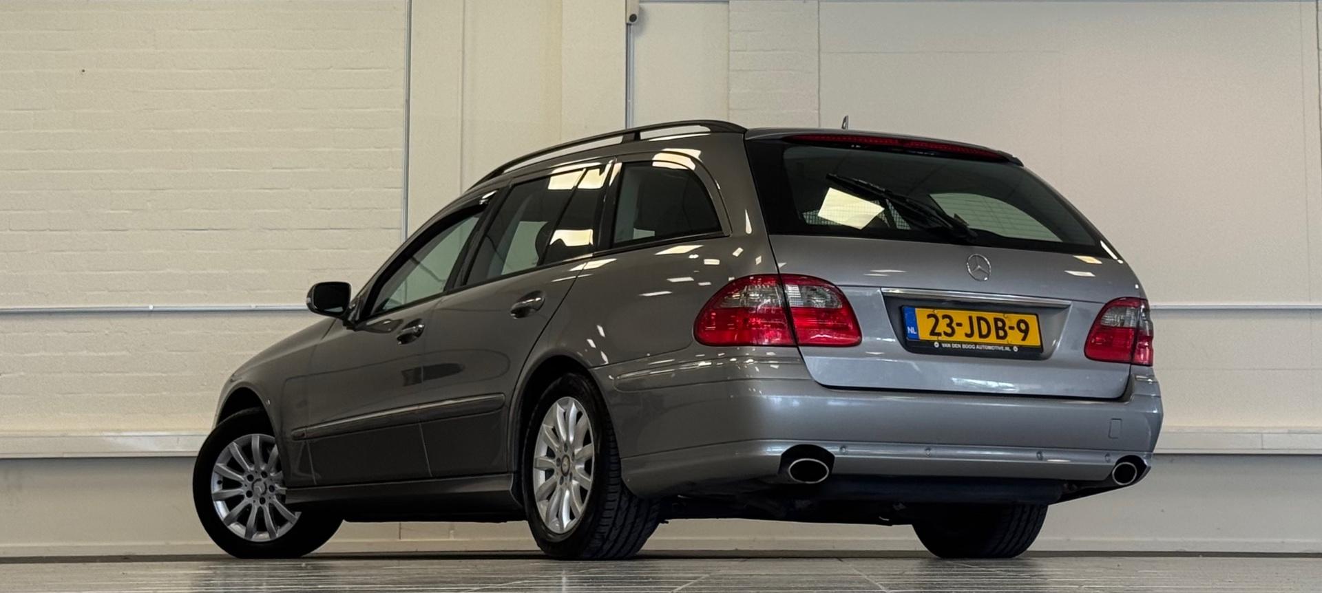 Foto van Mercedes-Benz E 230