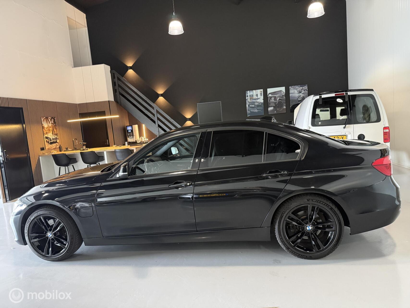 Foto van BMW 330e Iperformance