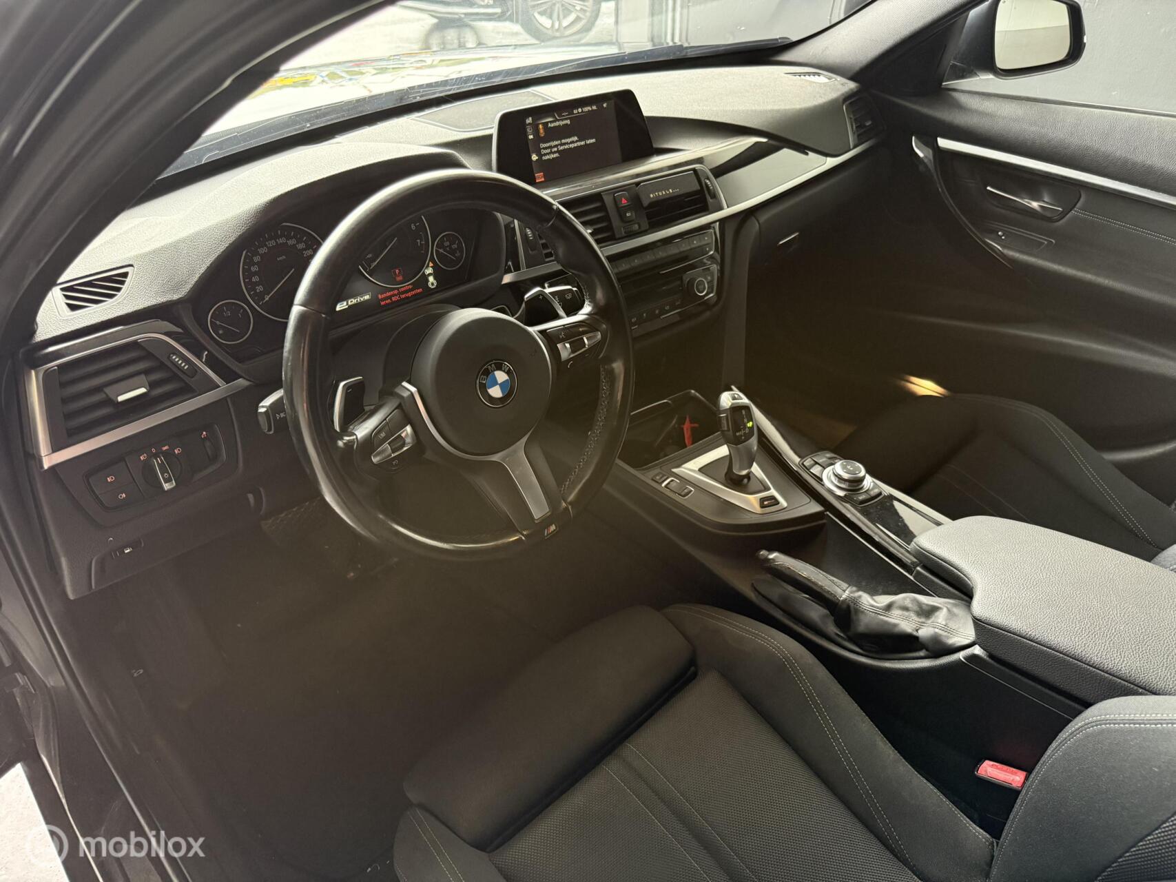 Foto van BMW 330e Iperformance