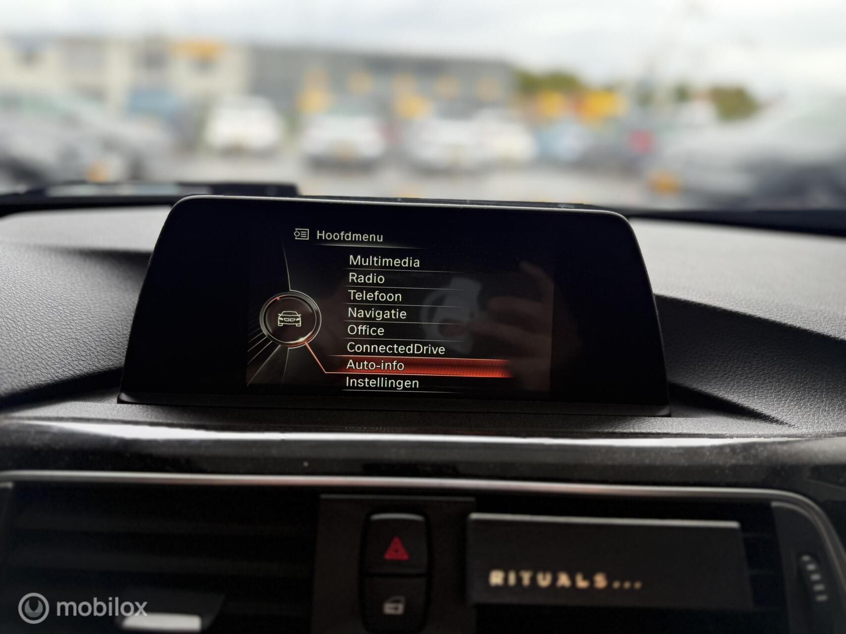 Foto van BMW 330e Iperformance
