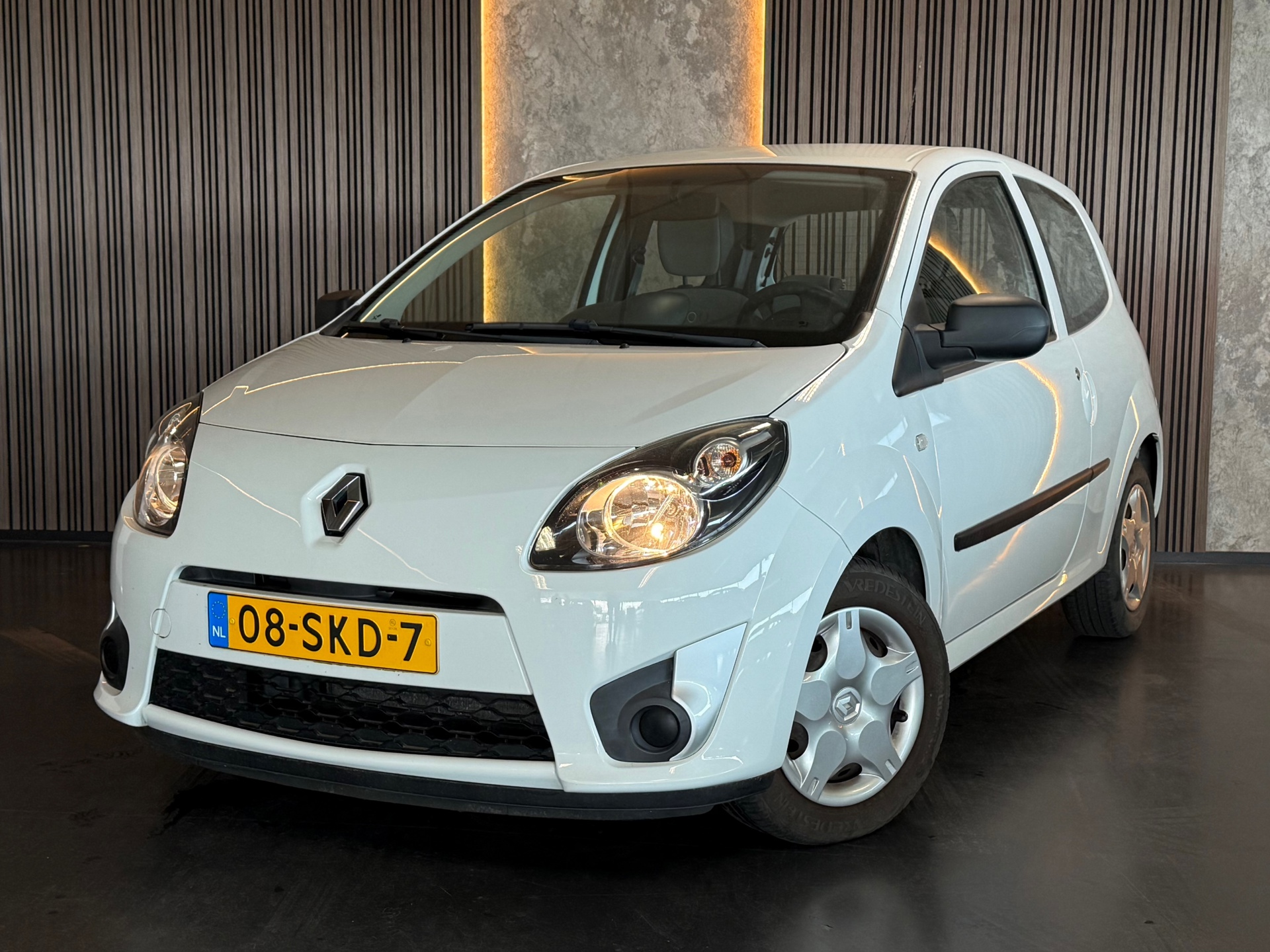 Renault Twingo 1.2-16V Authentique Lage KM NAP 2011 - voorkant