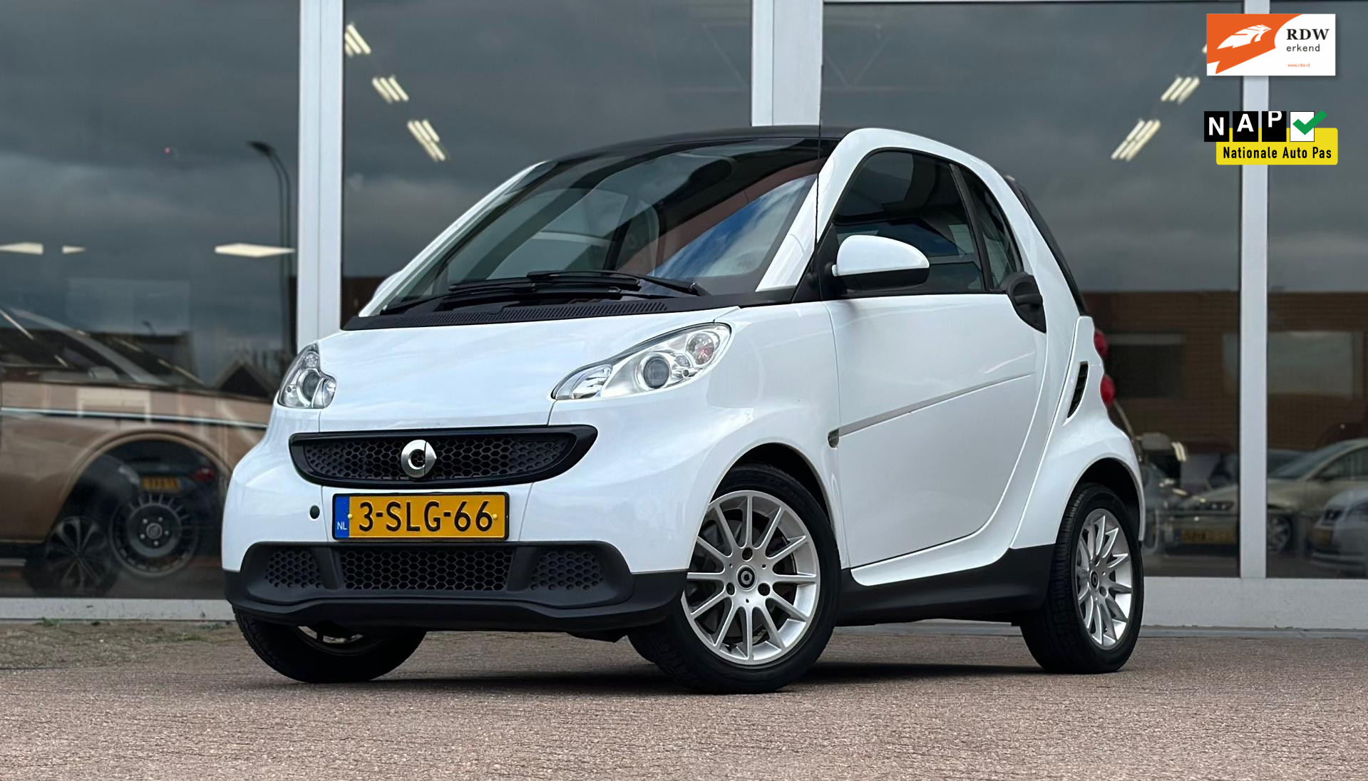Smart Fortwo Coupe MHD 1.0i mhd A/T Edition Pure1e Eigenaar Airco Mooi! 2013 - voorkant