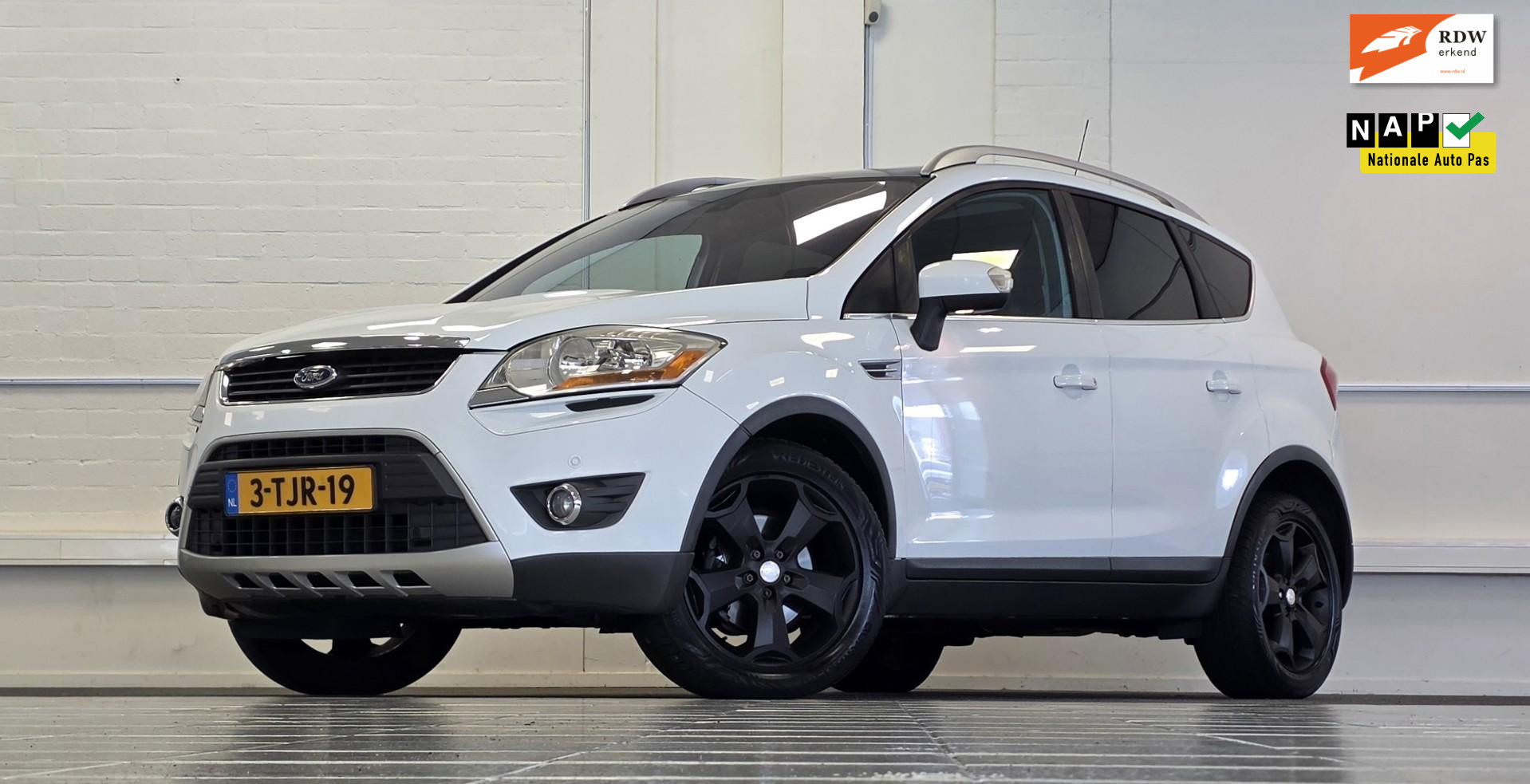 Ford Kuga 2.5 20V Titanium Trekhaak Panoramadak Leder Navigatie 2010 - voorkant