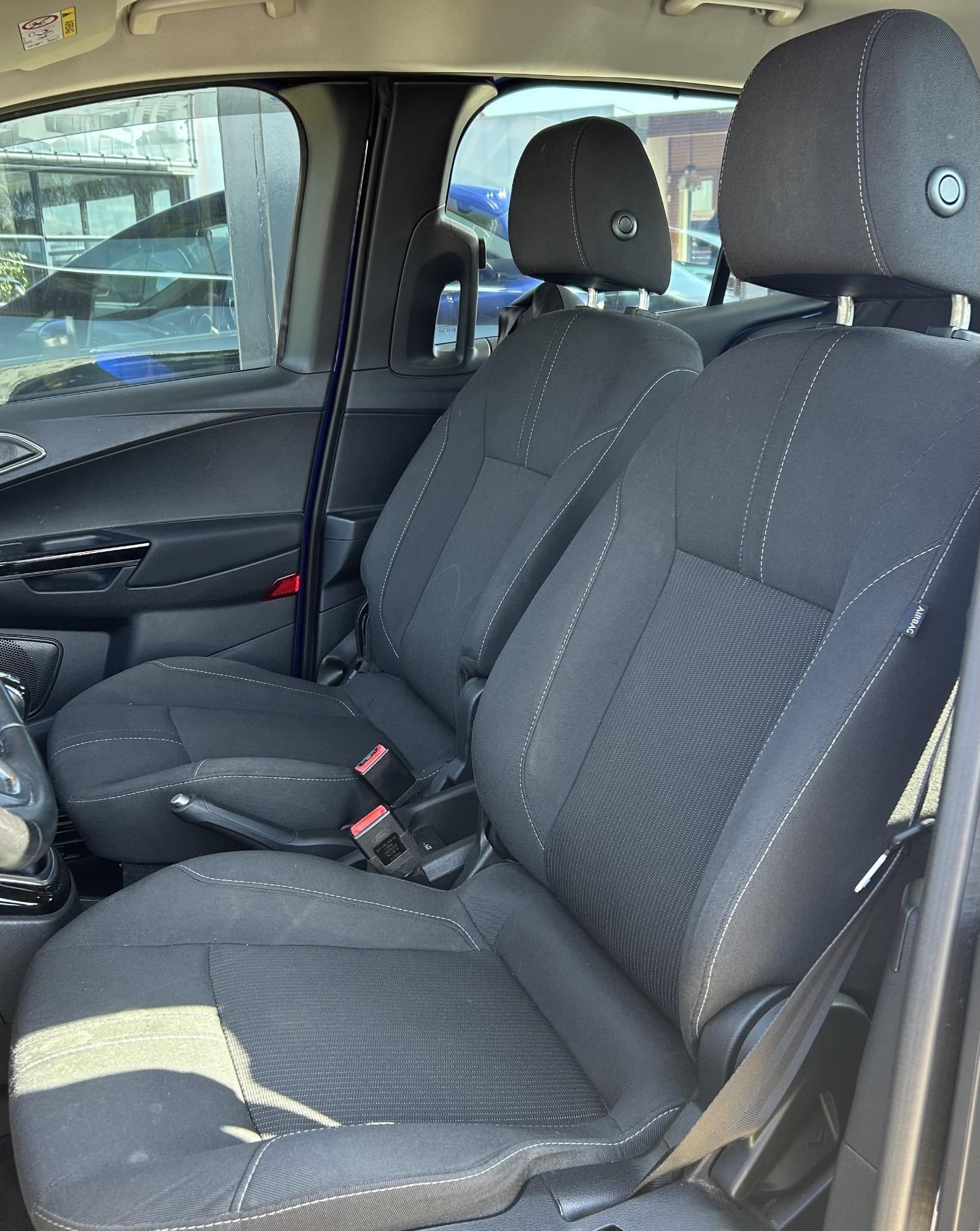 Foto van Ford B-max
