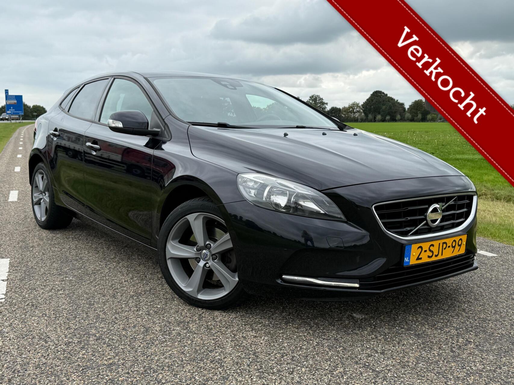 Volvo V40 1.6 T3 Kinetic 150pk | Orig NL | Navi 2013 - voorkant