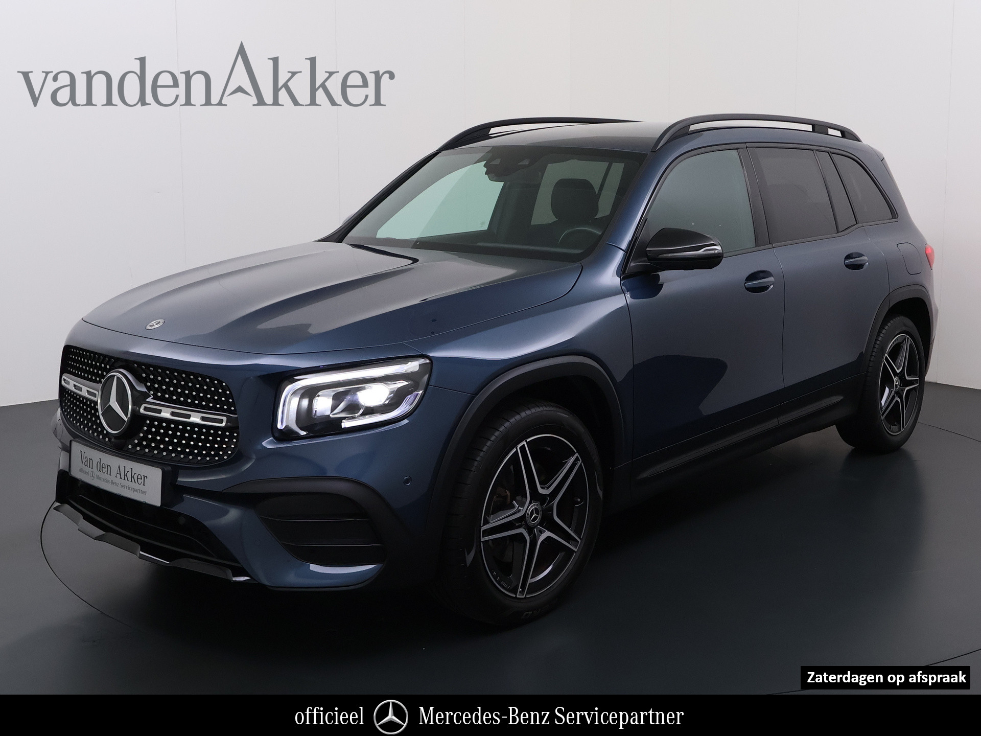 Mercedes-Benz GLB 200 AMG 7-zits // Camera // Sfeerverlichting // Augmented Reallity // Alarm // Nightpakket // 19" AMG // LED 2021 - voorkant