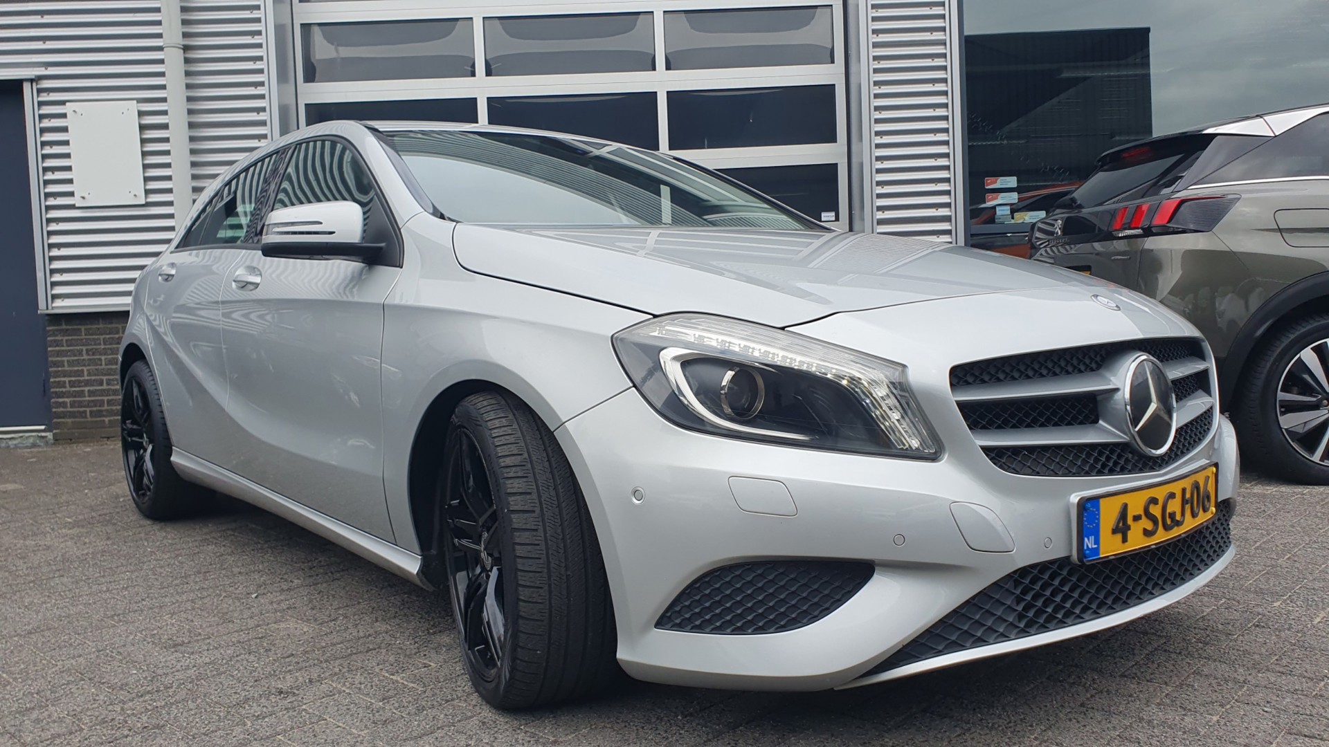 Mercedes-Benz A 180 180 Edition Navigatie 4U3 2013 - voorkant