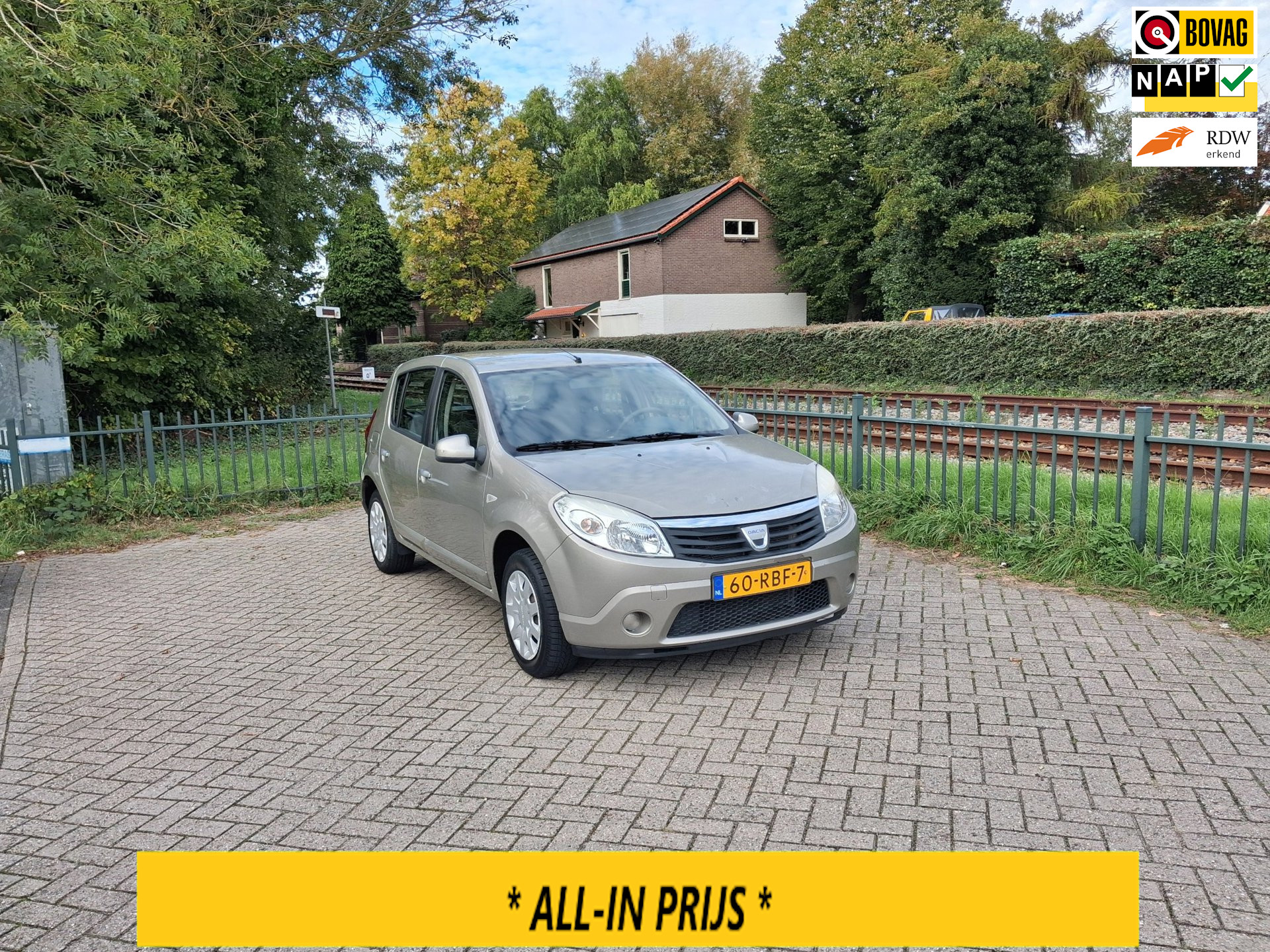 Dacia Sandero 1.2 Lauréate 2011 - voorkant