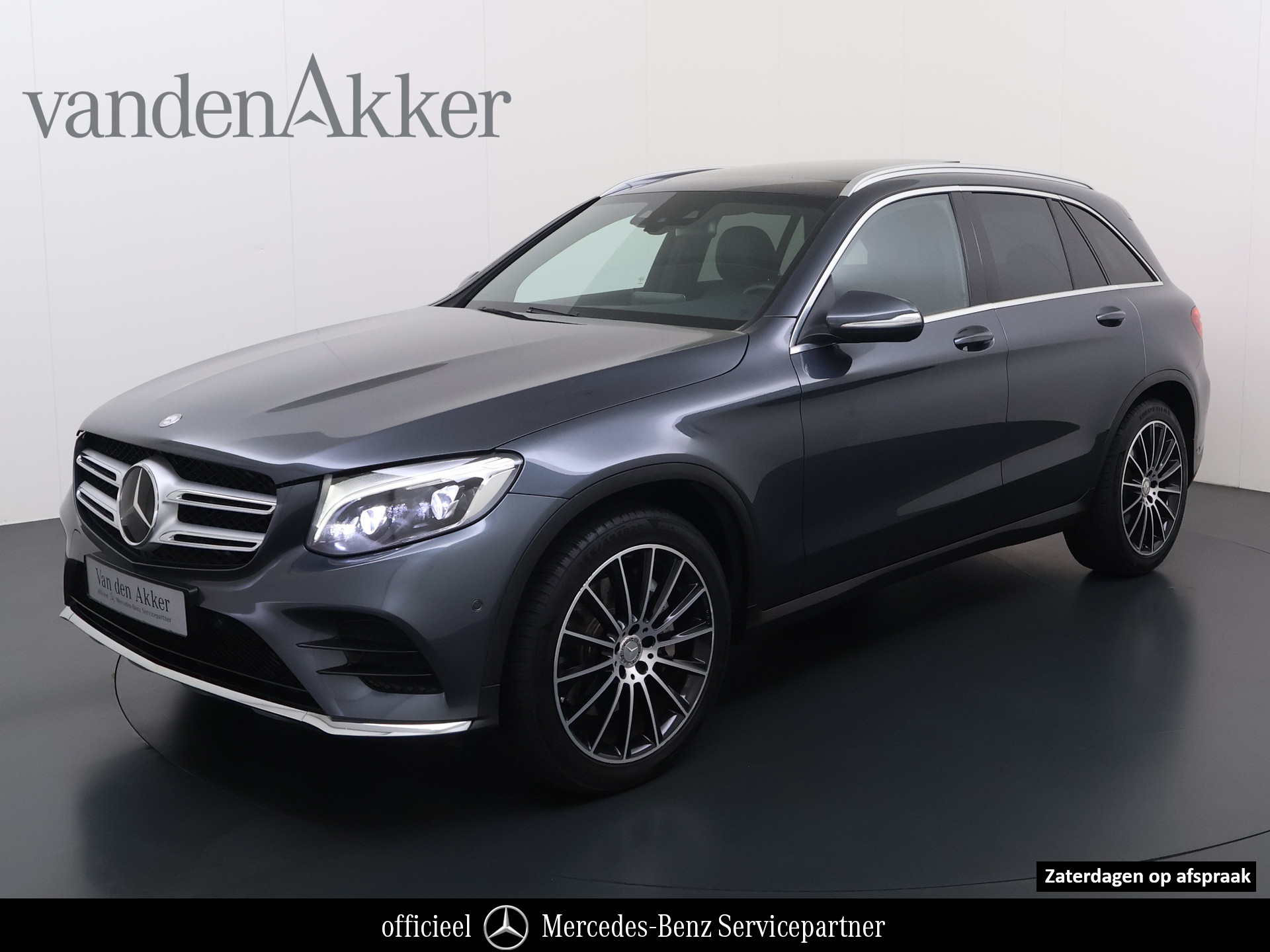 Mercedes-Benz GLC 250 4Matic 250 AMG 4Matic // Panoramadak // Trekhaak // Burmester // Memory // Standkachel // Achterbank Verwarming //  20" Velgen // Privacy Glas 2016 - voorkant