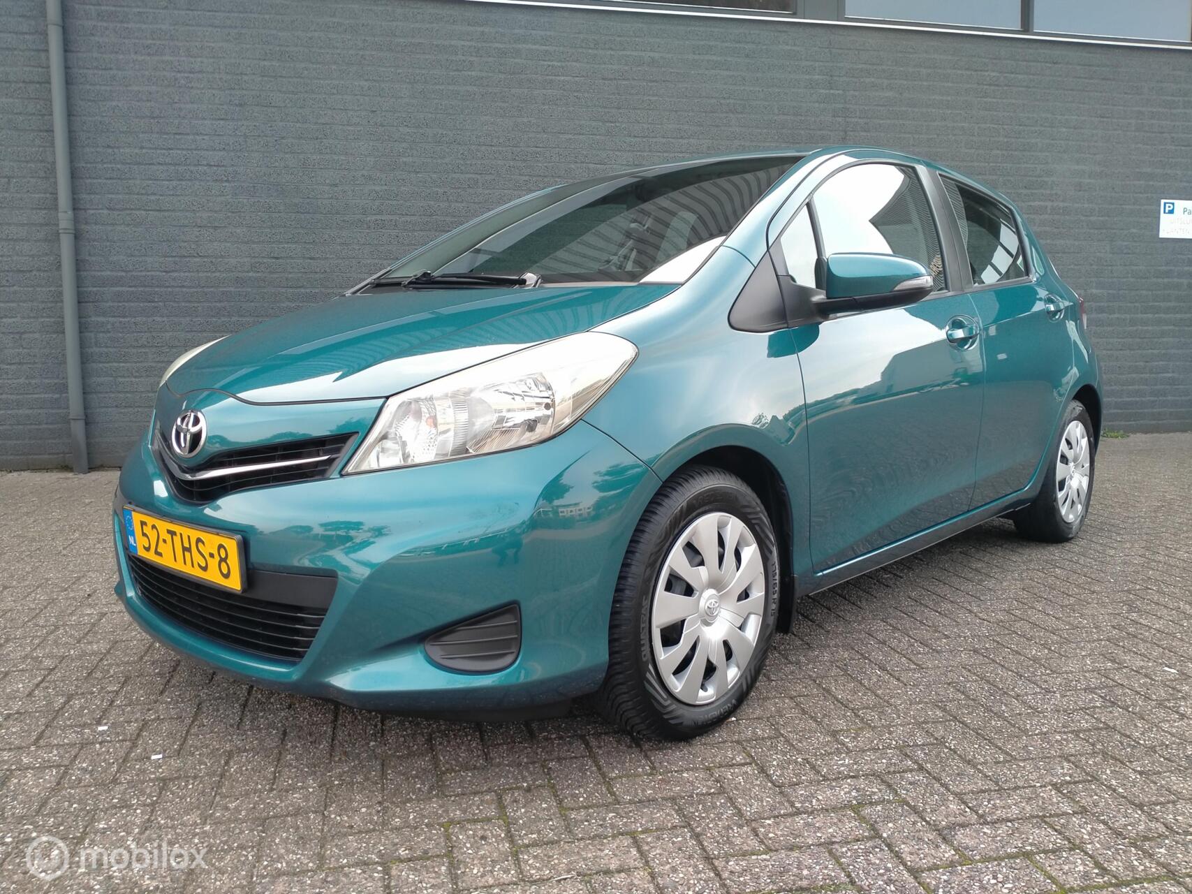 Toyota Toyota Yaris 1.3 VVT-i NL Auto/147.000Km Nap/Camera 2012 - voorkant