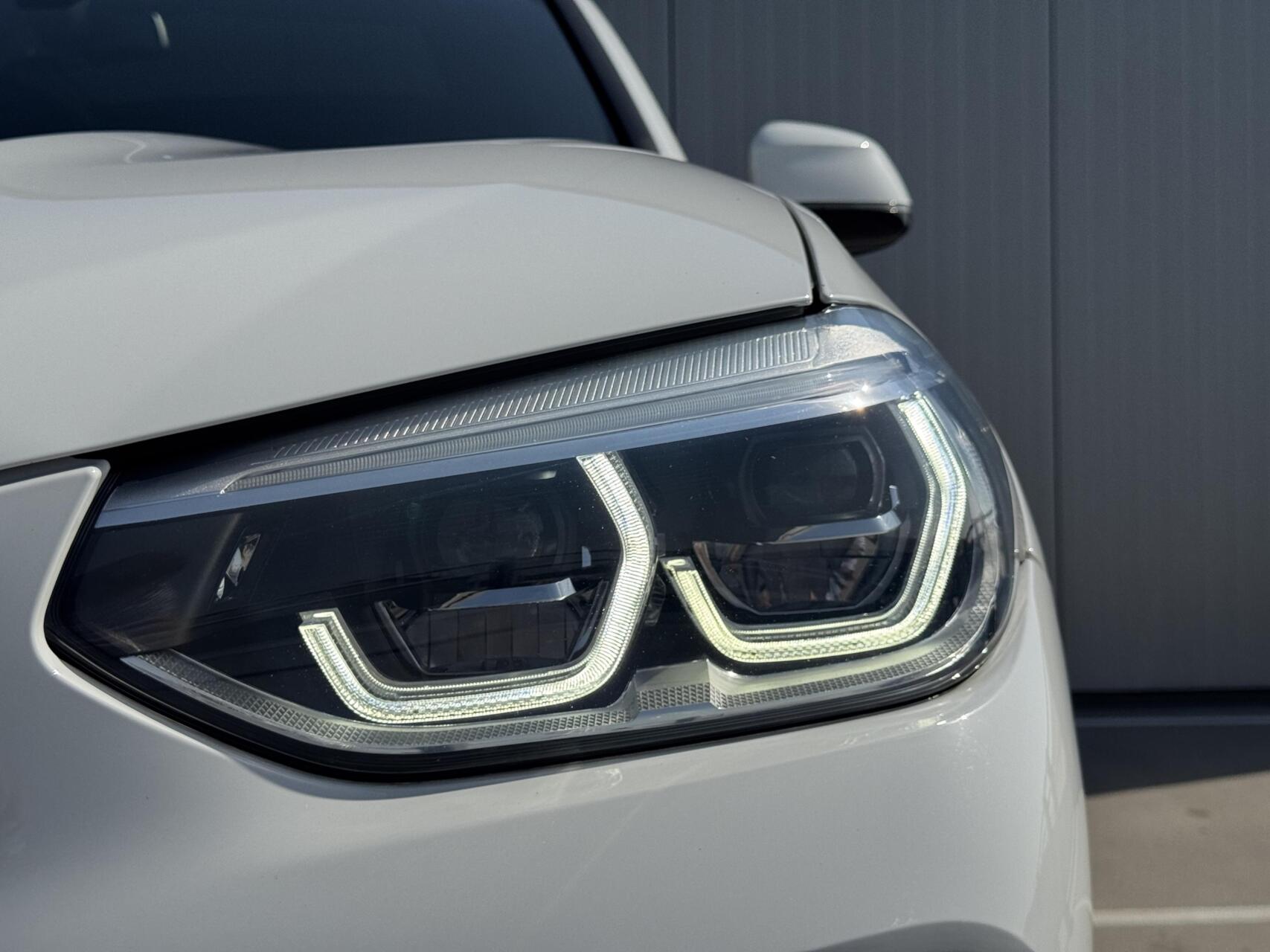 Foto van BMW X3 Xdrive20i