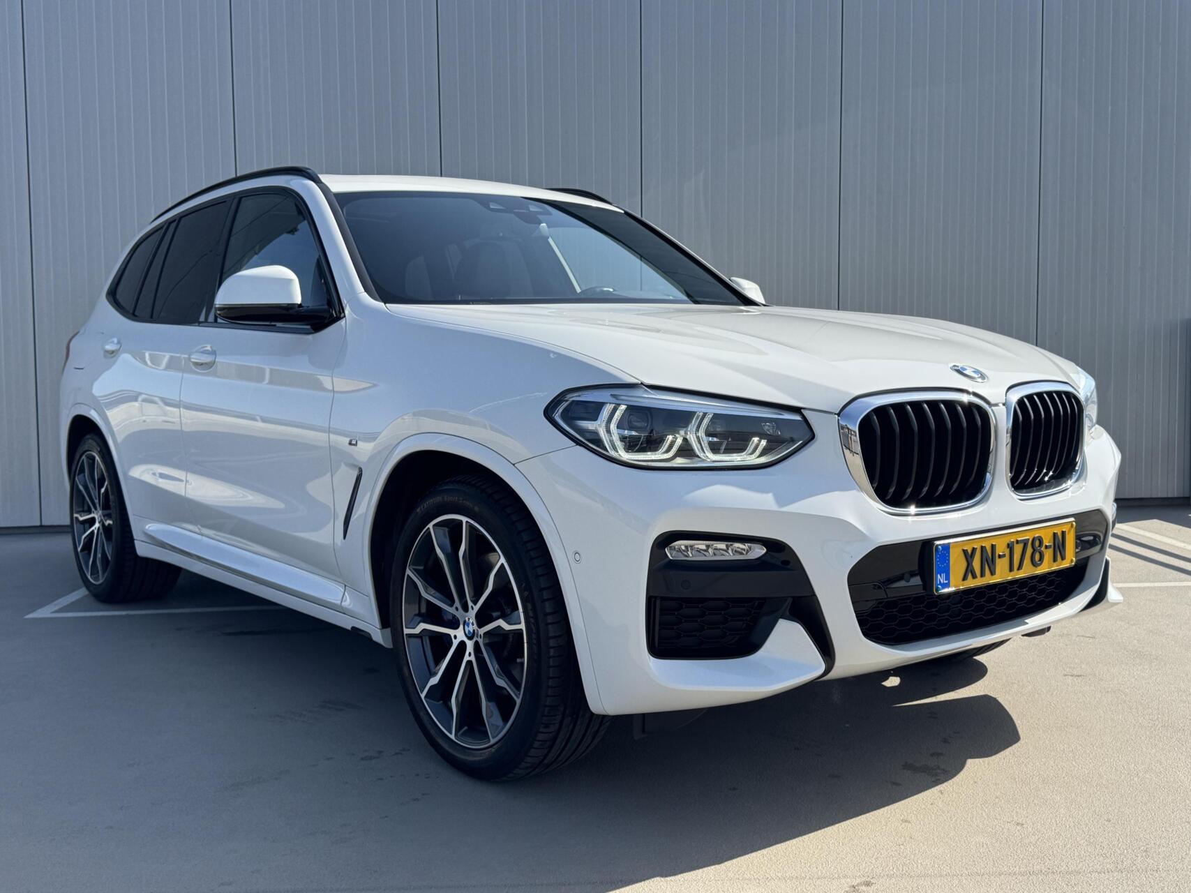 Foto van BMW X3 Xdrive20i
