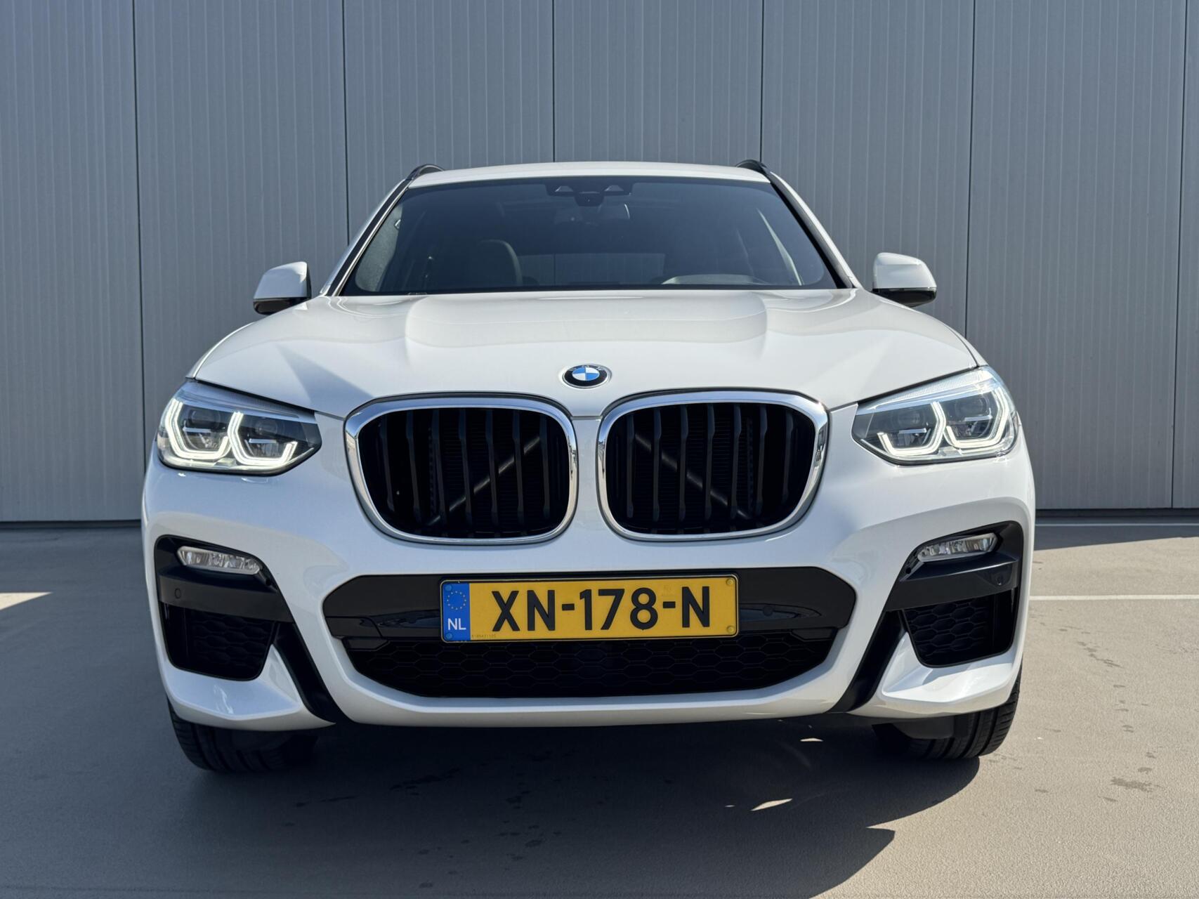 Foto van BMW X3 Xdrive20i
