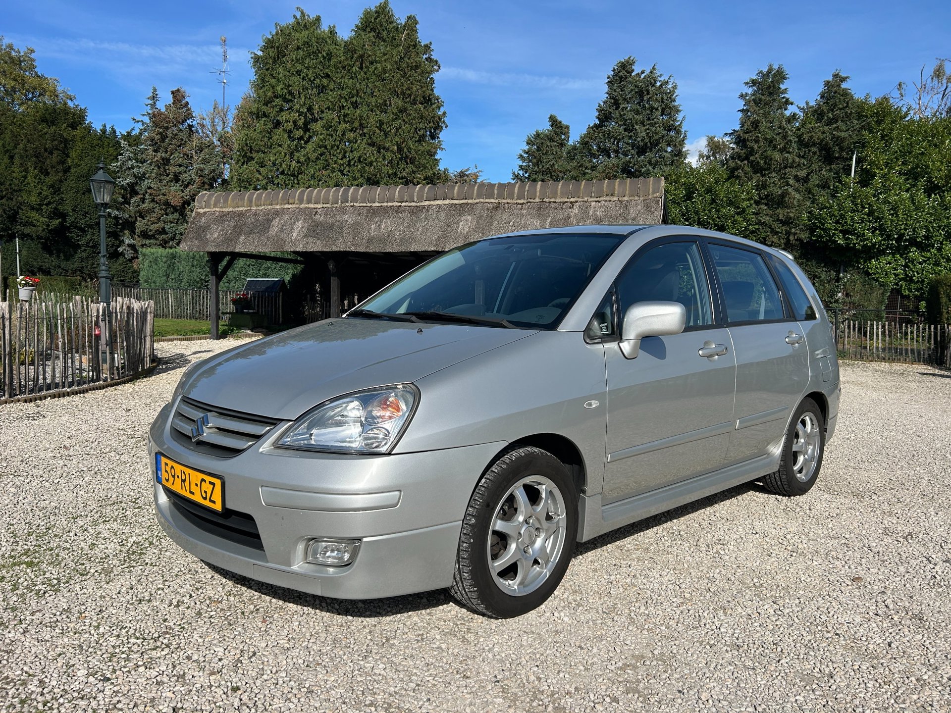 Foto van Suzuki Liana
