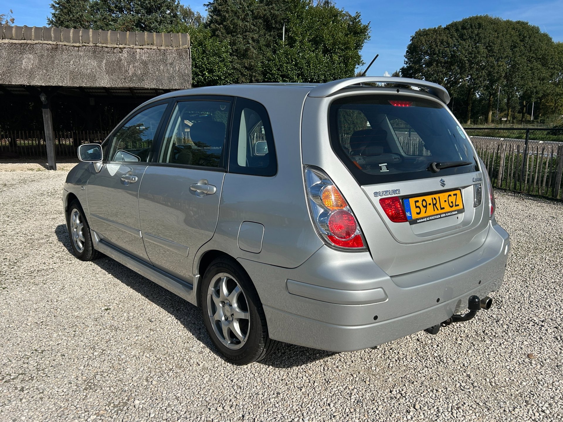Foto van Suzuki Liana