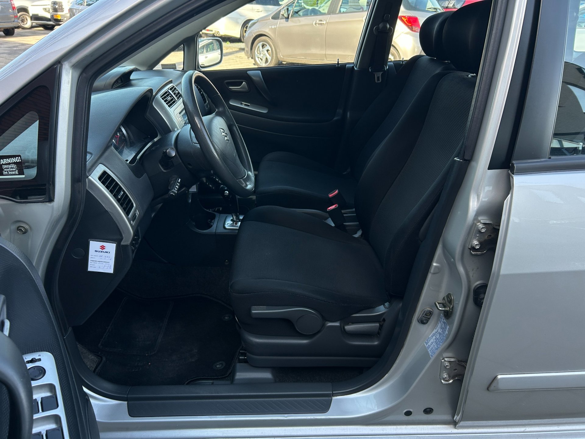Foto van Suzuki Liana