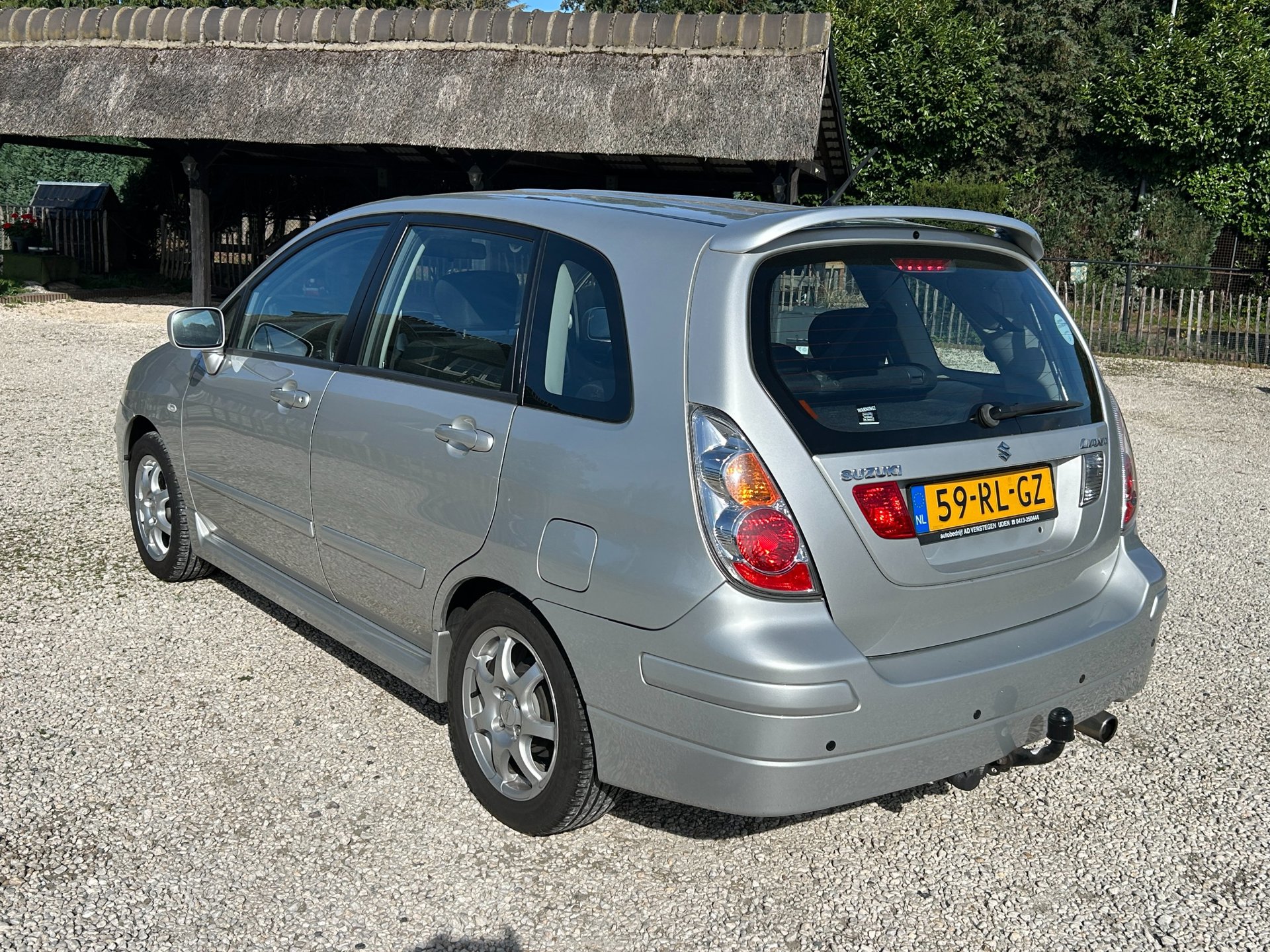 Foto van Suzuki Liana