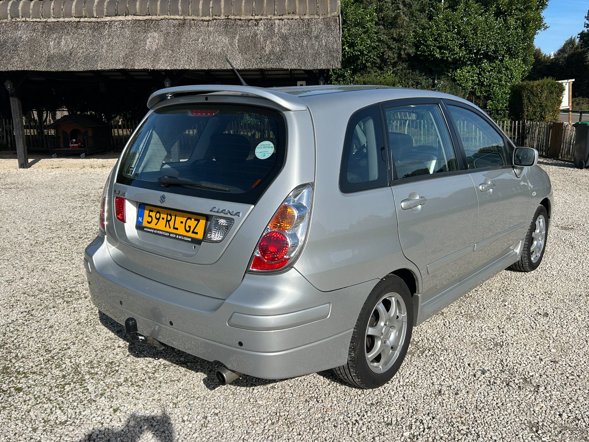 Foto van Suzuki Liana