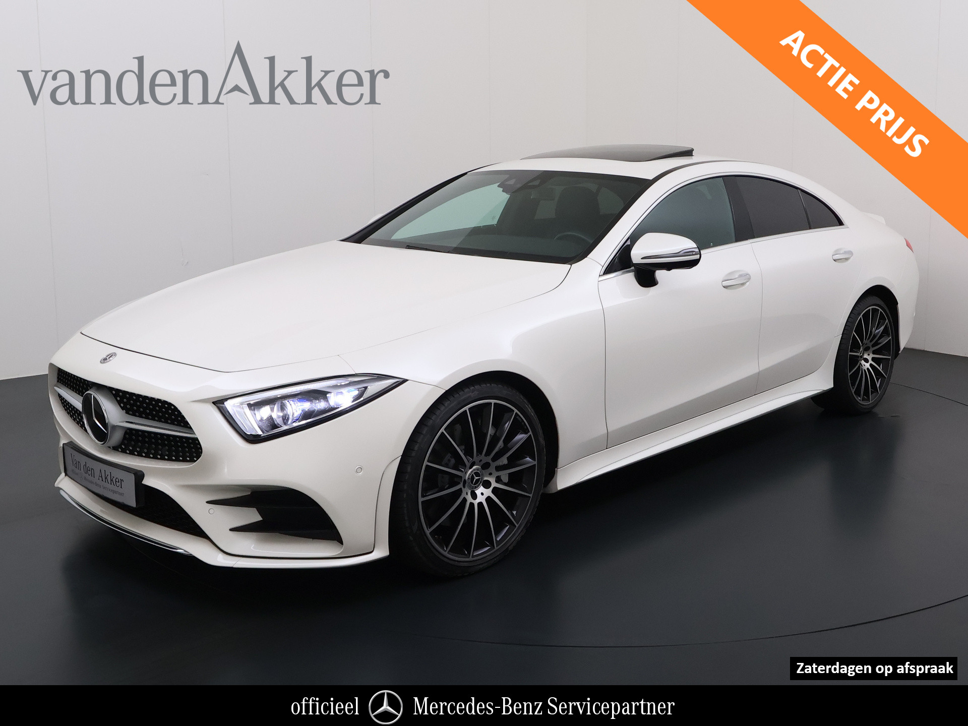 Mercedes-Benz CLS 450 4Matic 450 4Matic AMG // Burmester // 360 Camera // Sunroof // Trekhaak // 20 inch // Designo White // Distronic 2018 - voorkant