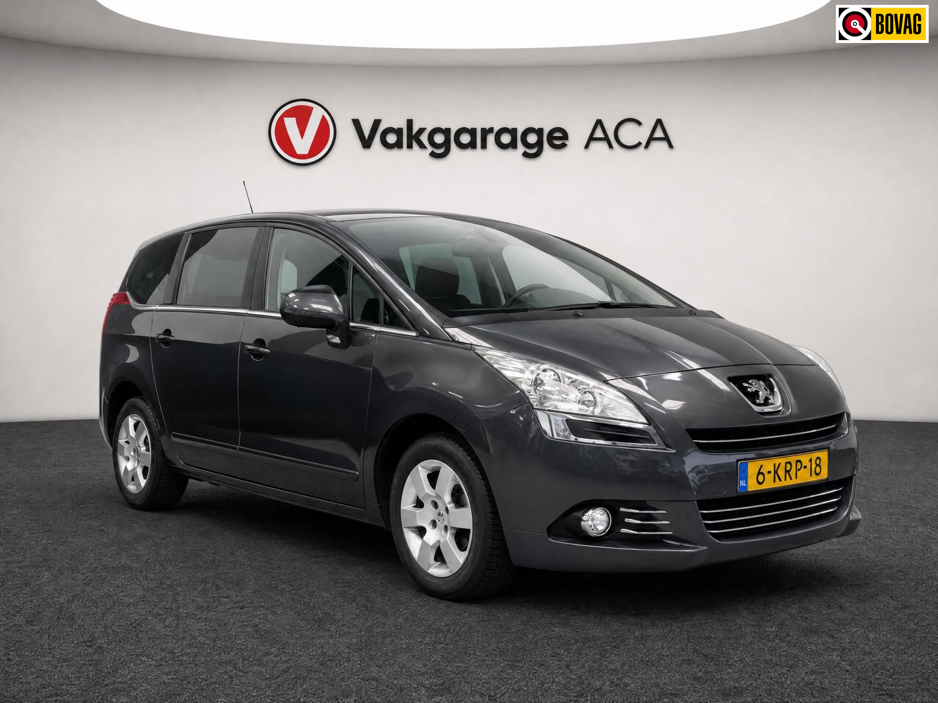 Peugeot 5008 1.6 VTi Blue Lease 7persoons // 92.000 km N.A.P. // NAVI // PANO // PDC // TREKHAAK // 2013 - voorkant
