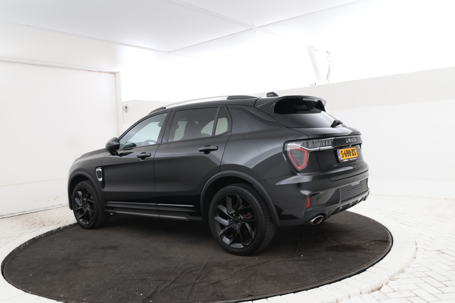 Foto van Lynk&co LYNK & Co 01