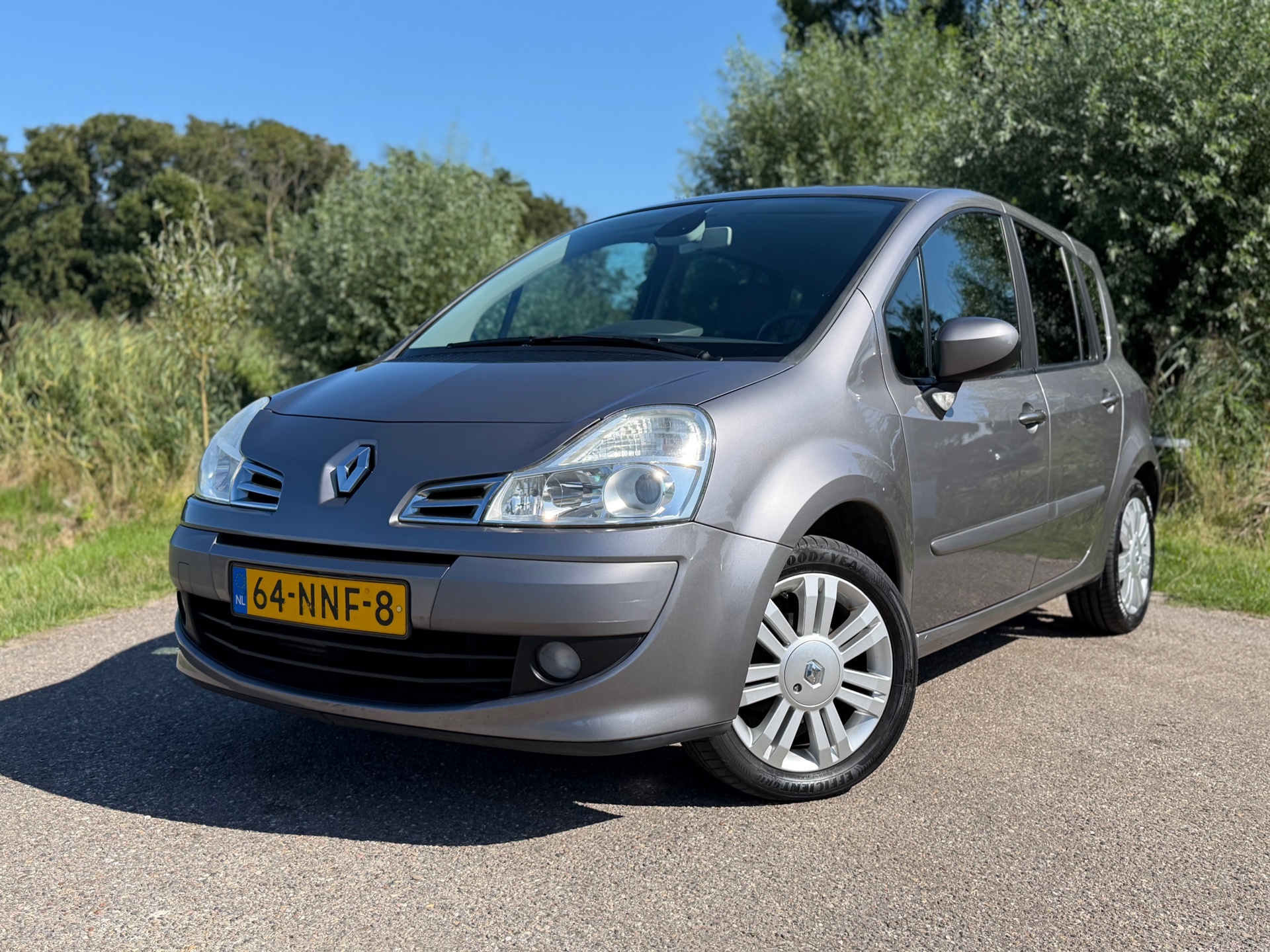 Renault Modus 1.2 TCE Exception / 1ste eigenaar / Airco / Cruise Control / Parkeersensoren / Radio-Cd Speler 2010 - voorkant