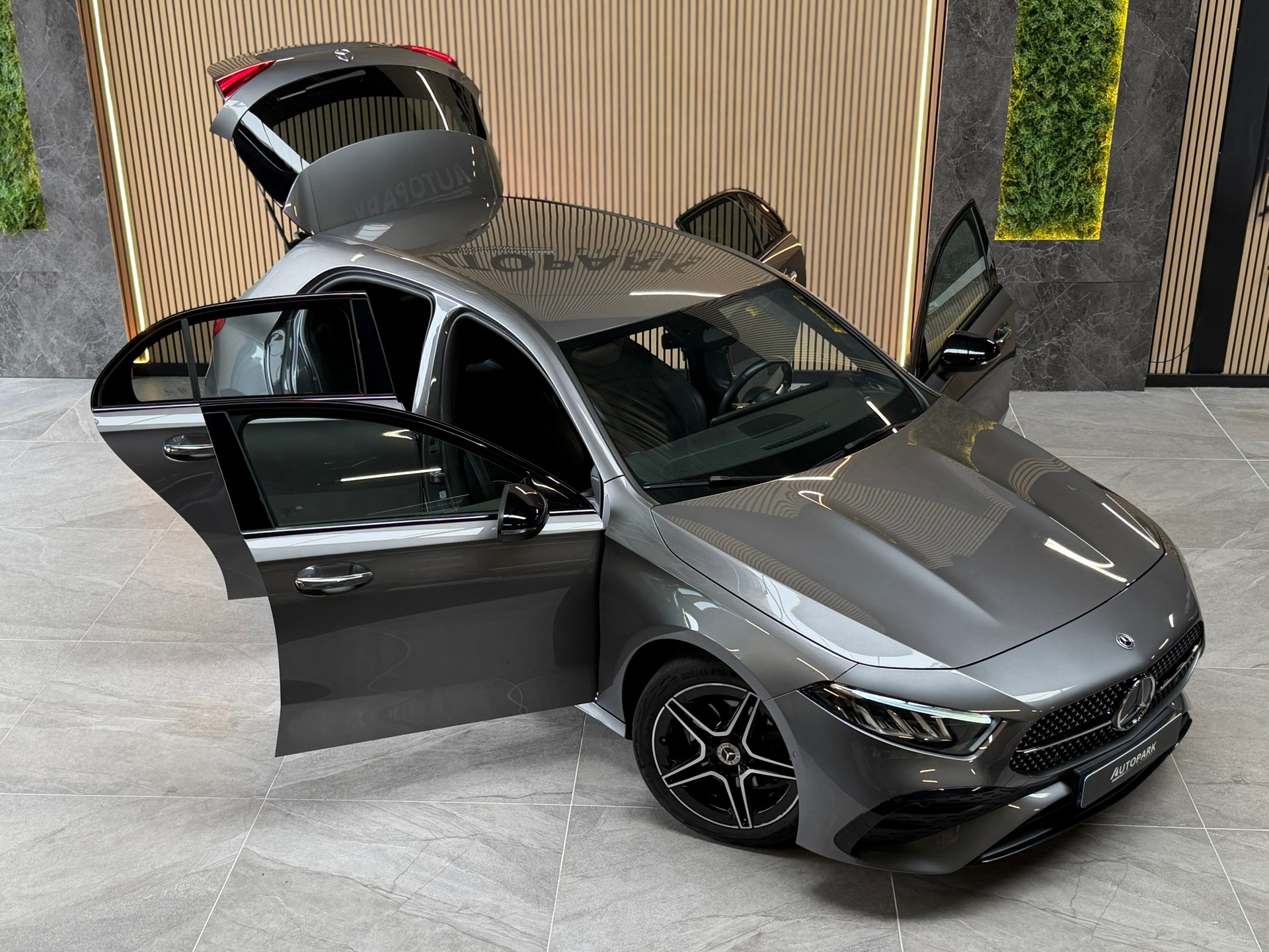 Foto van Mercedes-Benz A 180