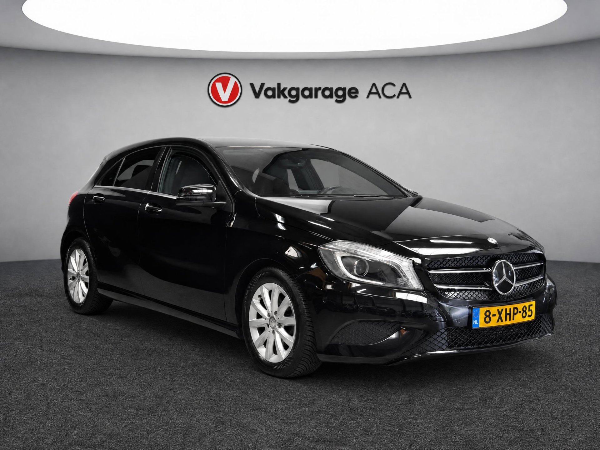Mercedes-Benz A 180 180 Ambition 4U3 // NAVI // AIRCO // CRUISE // PDC VOOR&ACHTER // 2014 - voorkant