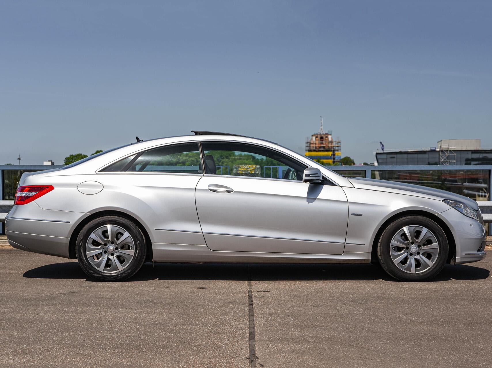 Foto van Mercedes-Benz E 200