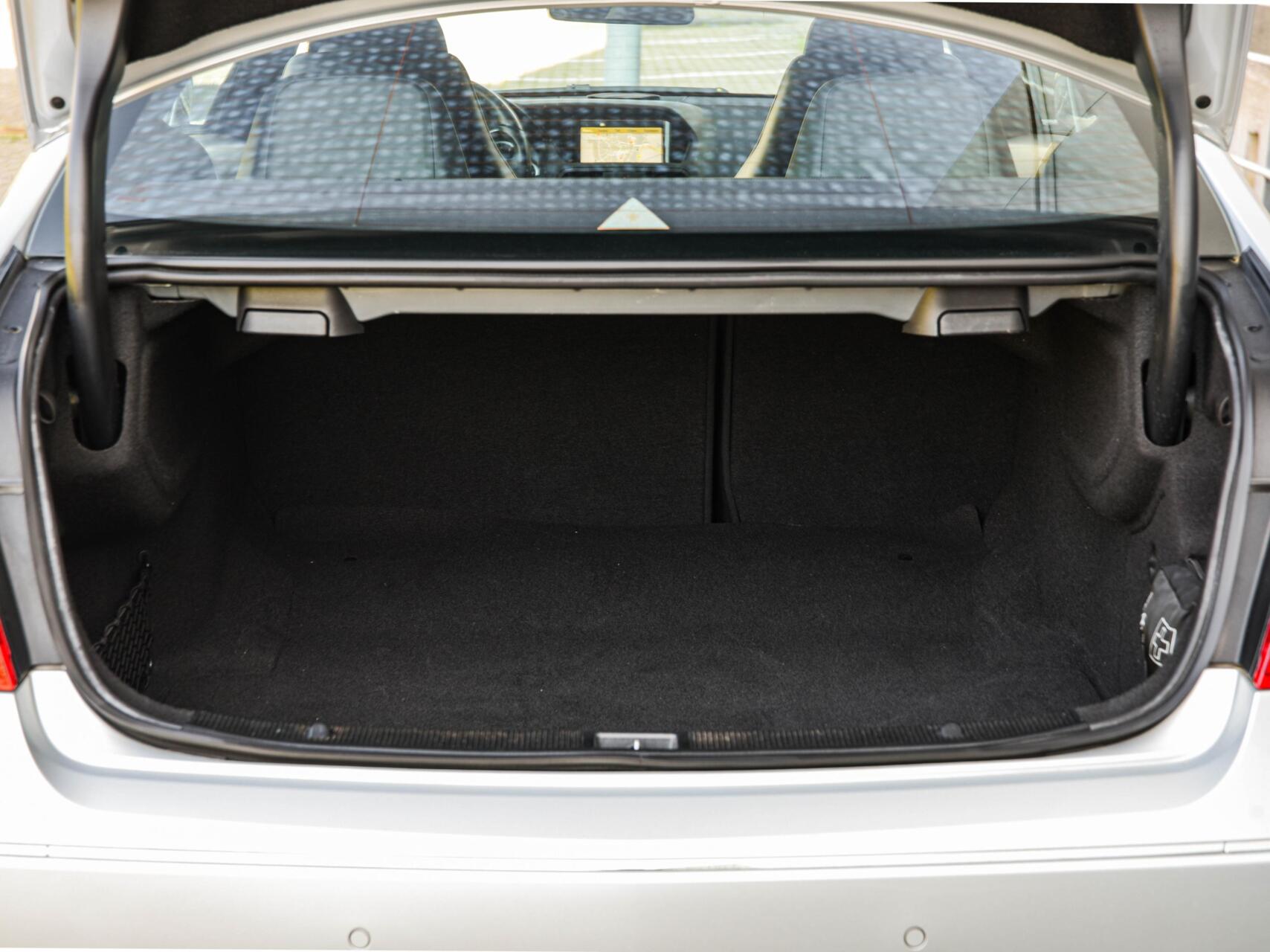 Foto van Mercedes-Benz E 200