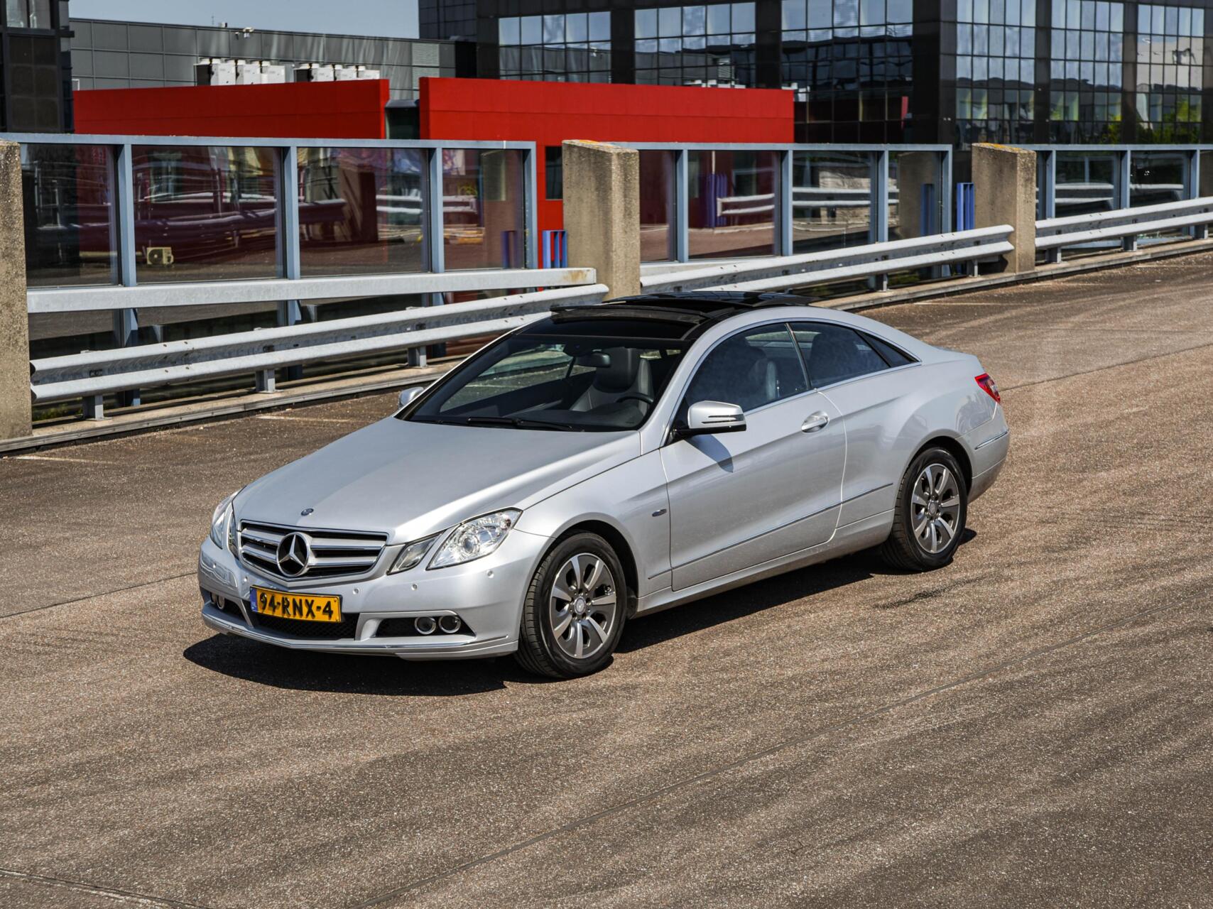 Foto van Mercedes-Benz E 200