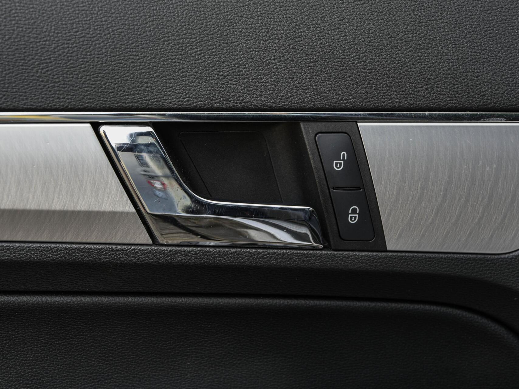 Foto van Mercedes-Benz E 200