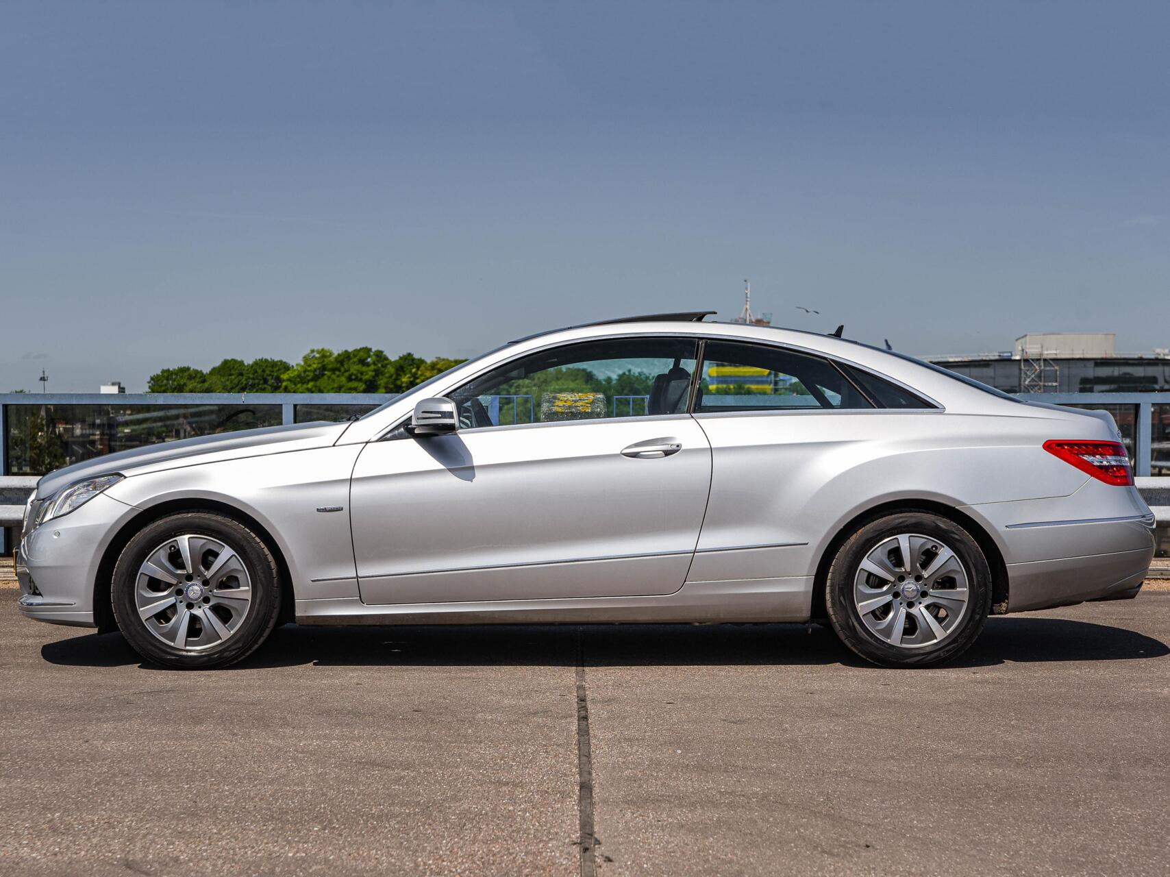 Foto van Mercedes-Benz E 200