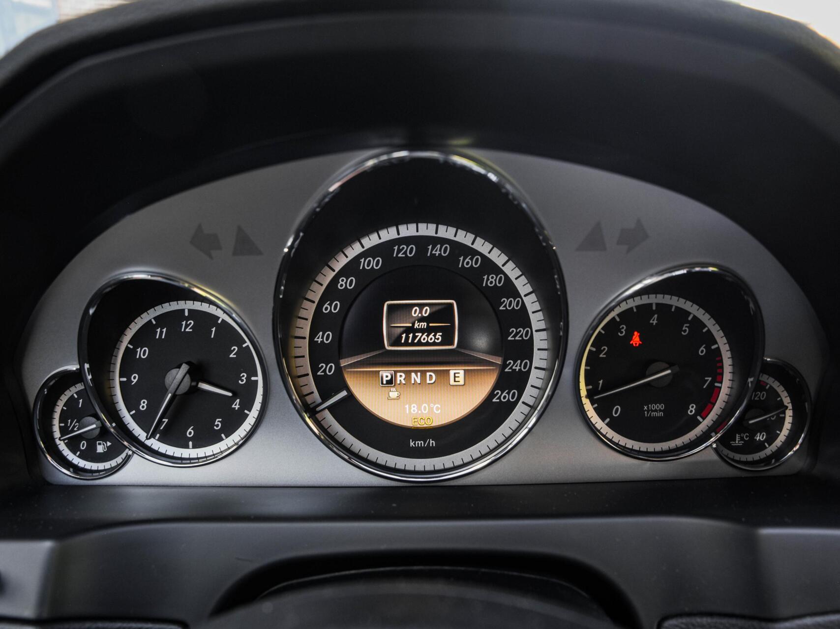 Foto van Mercedes-Benz E 200