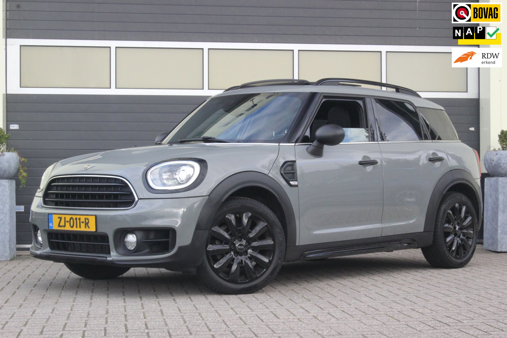 Mini Countryman One 1.5 Business Edition | Carplay | Panoramadak | 2019 - voorkant