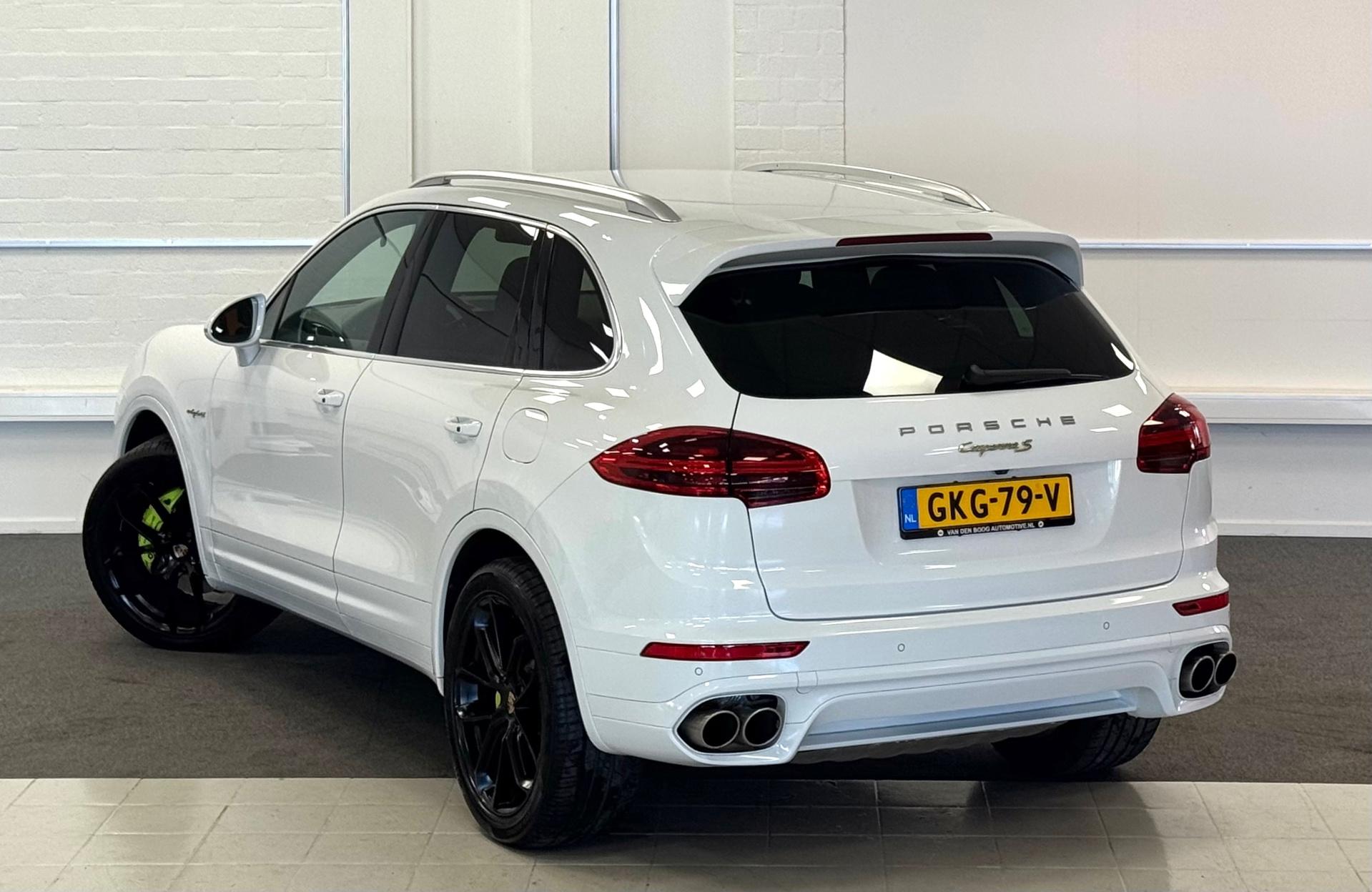Foto van Porsche Cayenne S Hybrid