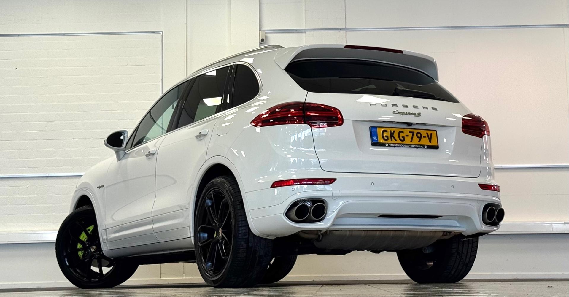 Foto van Porsche Cayenne S Hybrid
