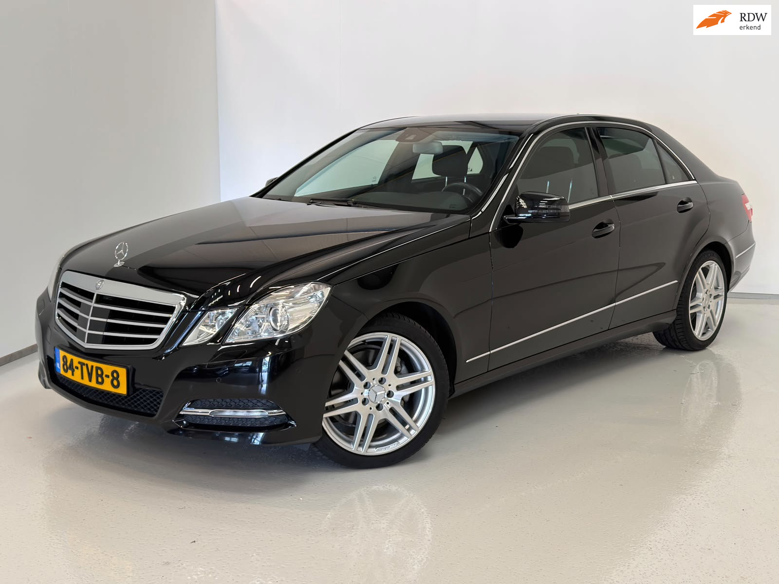 Mercedes-Benz E 350 CDI 4Matic 350 CDI 4-Matic / AMG / Memory / Distronic / Standkach. 2011 - voorkant