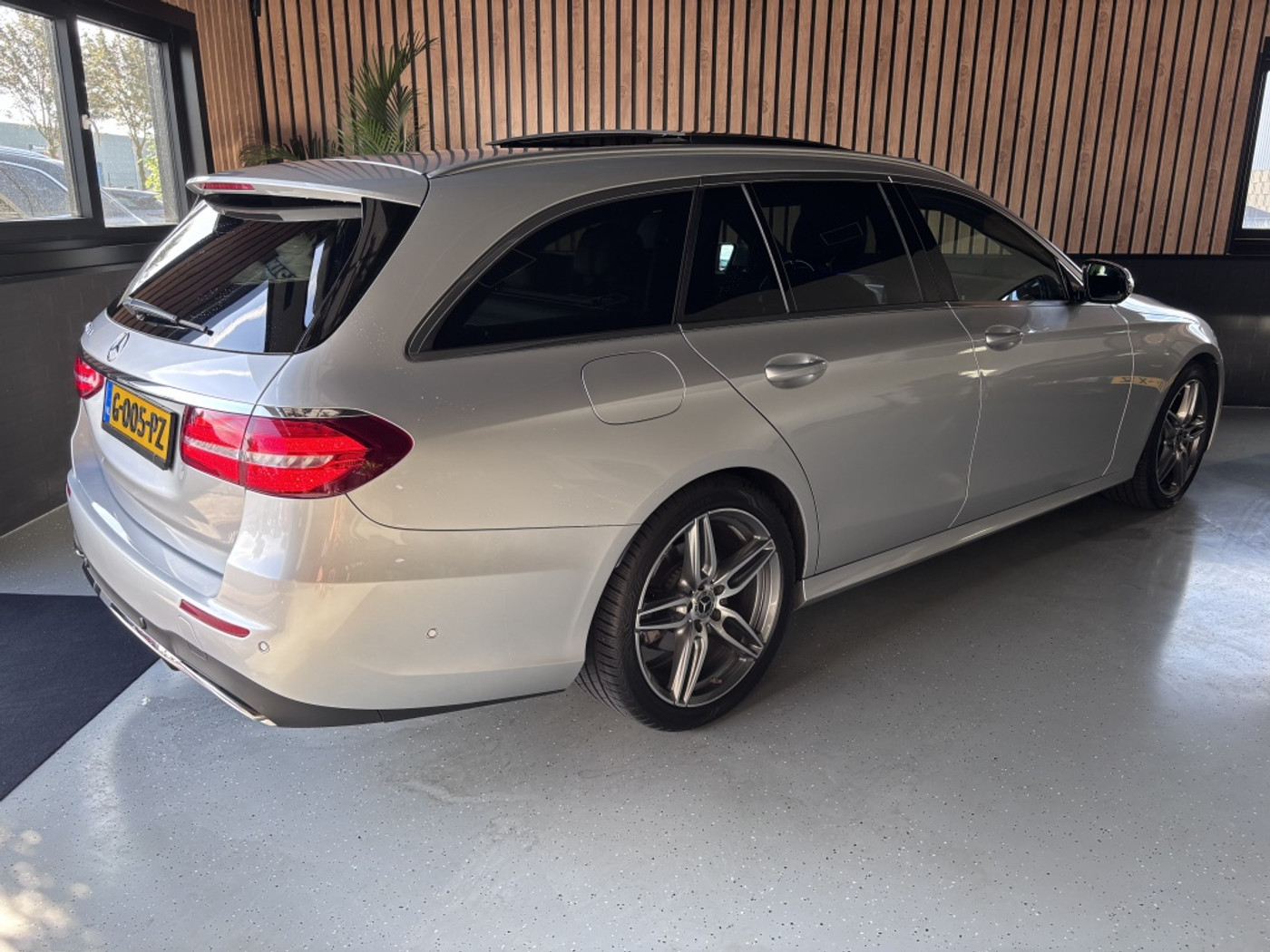 Foto van Mercedes-Benz E 200