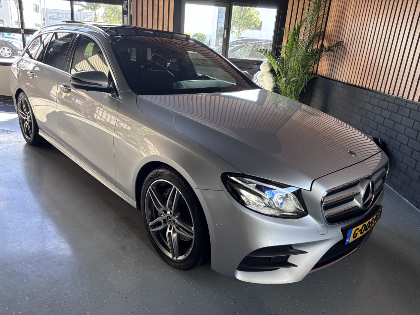 Foto van Mercedes-Benz E 200
