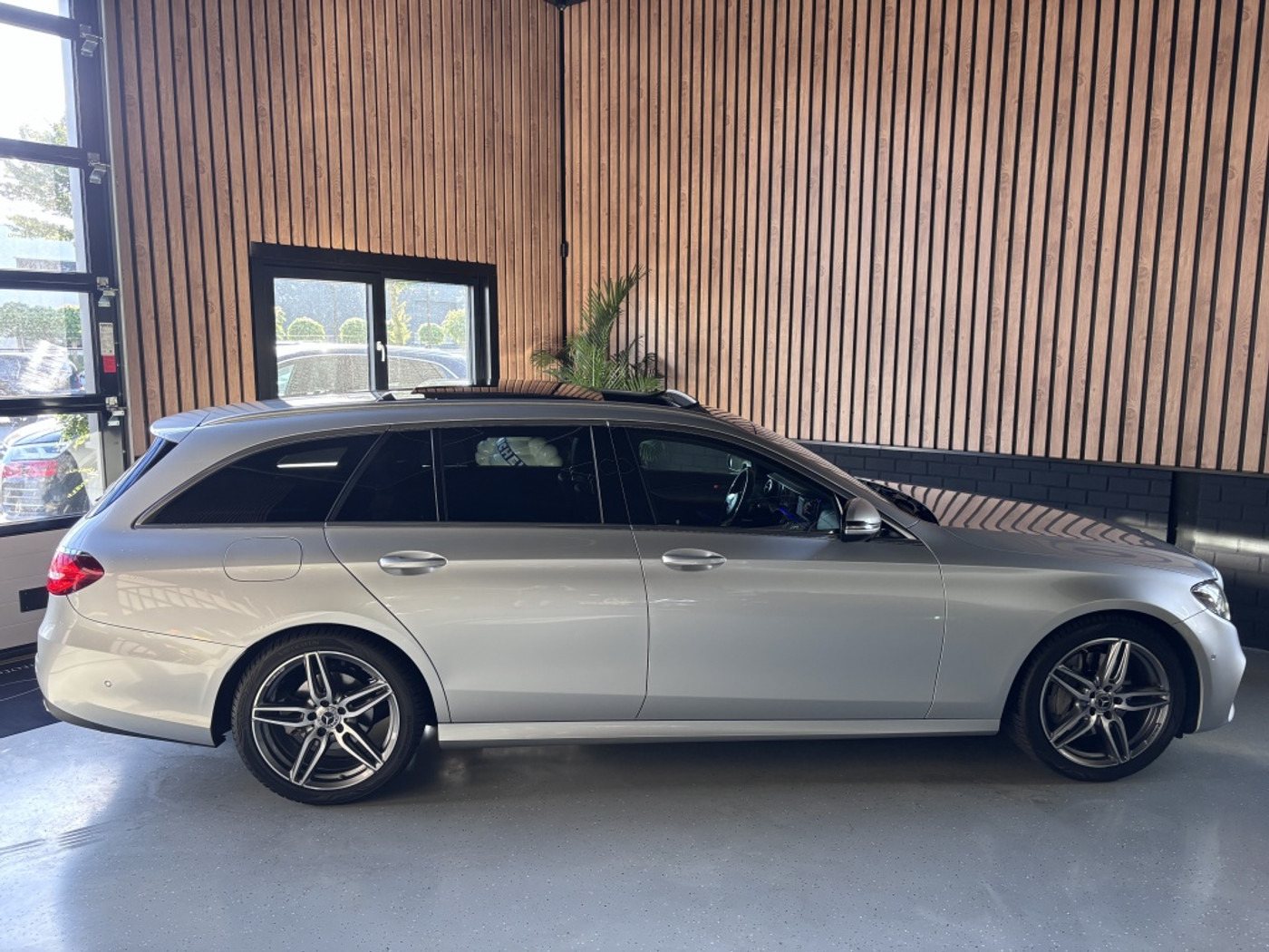 Foto van Mercedes-Benz E 200
