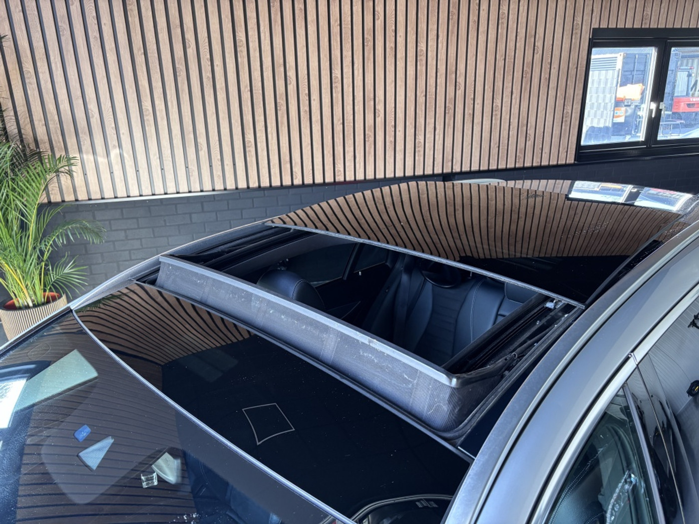 Foto van Mercedes-Benz E 200