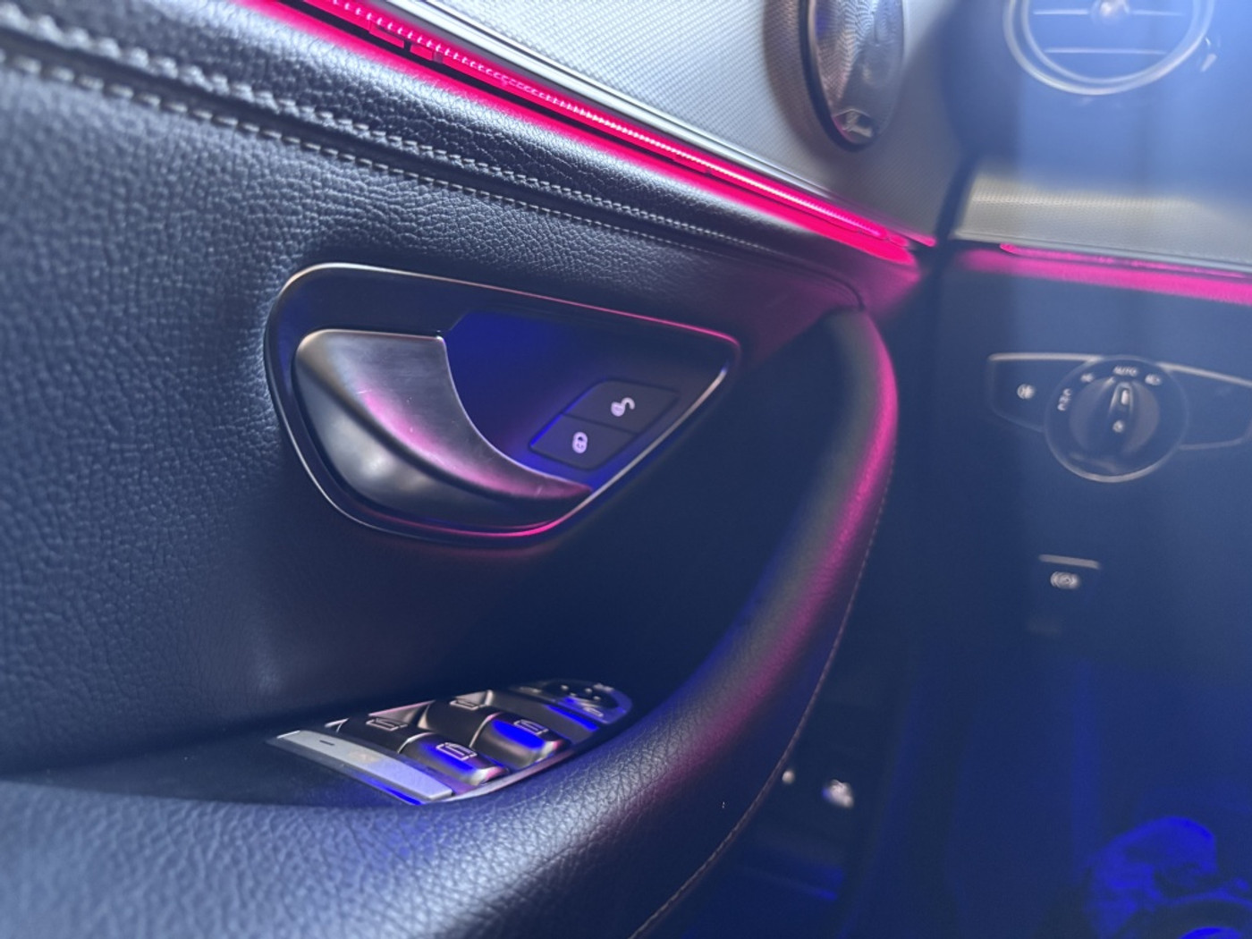Foto van Mercedes-Benz E 200