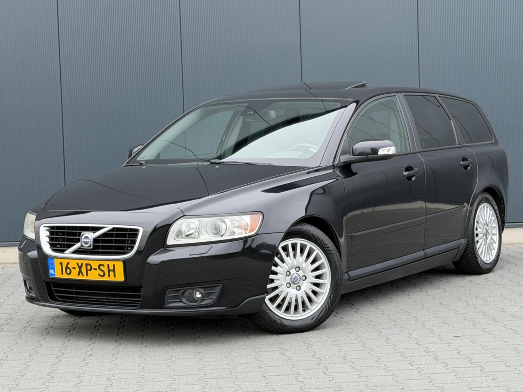 Volvo V50 2.4I Edition II Schuifdak - Leder - Facelift - Trekhaak - Goed Onderhouden 2007 - voorkant