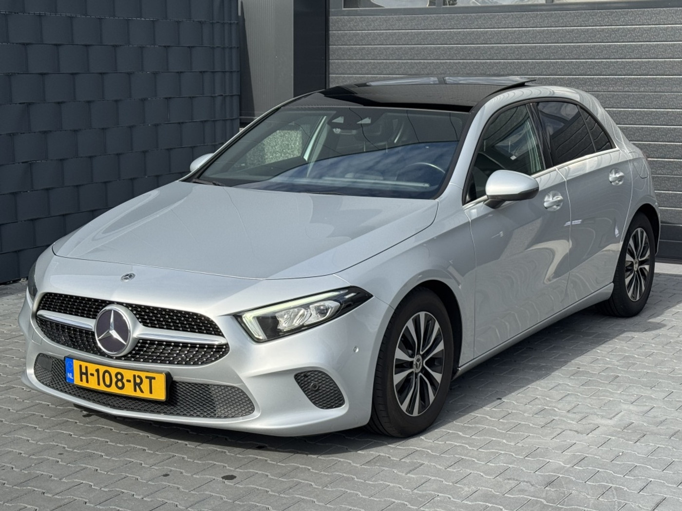 Mercedes-Benz A 180 D 180d Aut Business Solution *PANORAMA/LEDER/NAVI/CAMERA 2020 - voorkant