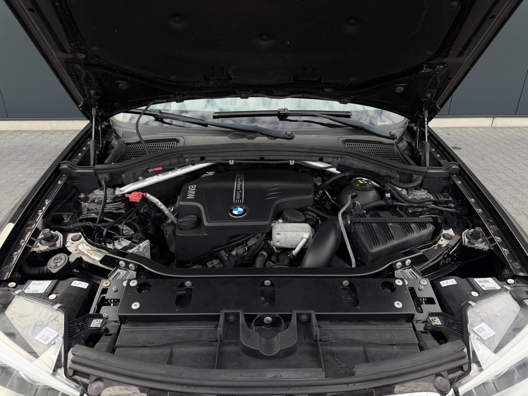 Foto van BMW X3 Xdrive28i