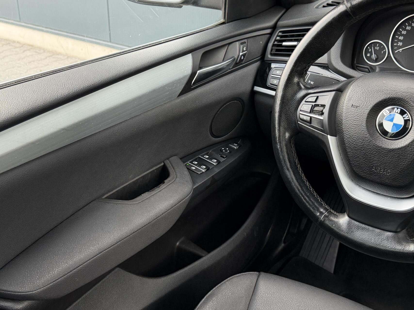 Foto van BMW X3 Xdrive28i
