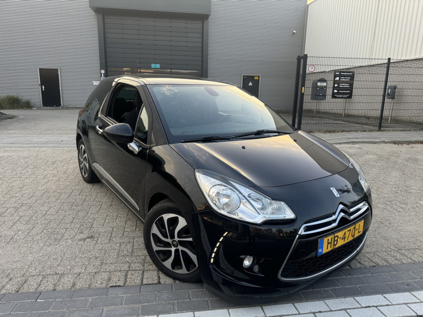 DS DS 3 1.6 HDI NAVI PDC CLIMA BT CRUISE FACELIFT 2015 - voorkant