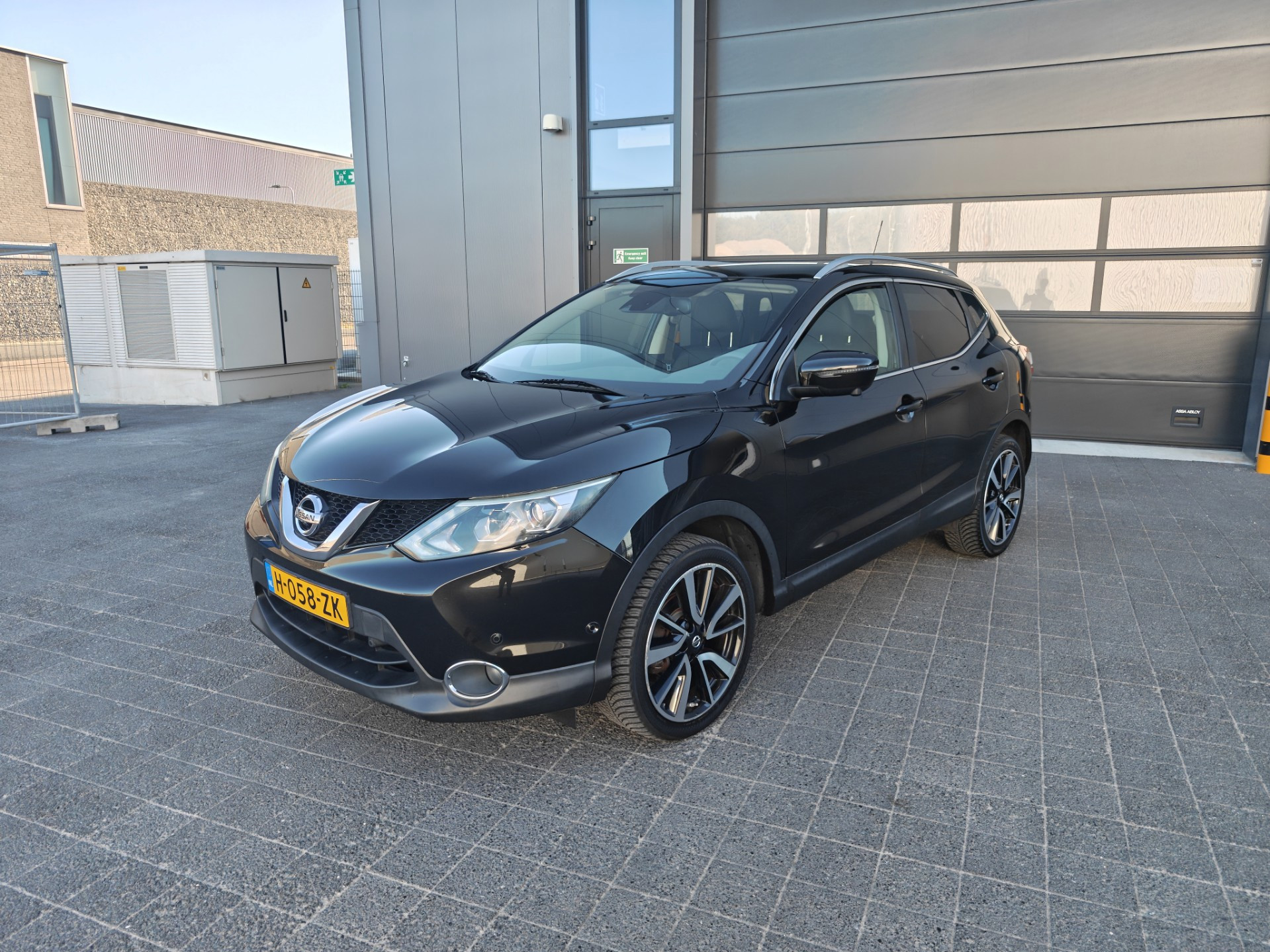 Nissan Nissan Qashqai 1.2 Tekna,Cruise control,Parking system,Navi,Panodak,Achteruitrijcamera,Ledere bekleding 2015 - voorkant